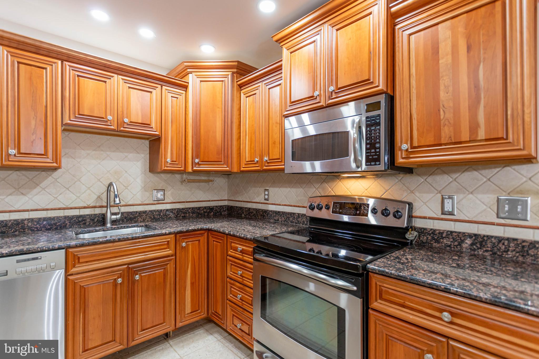 CHESAPEAKE STONE MANOR - Residential Lease