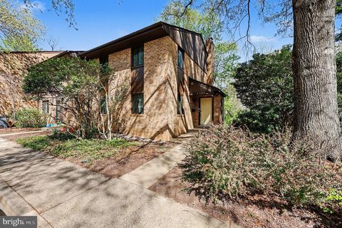 Photo of 11040 Saffold Way, RESTON, VA 20190 (MLS # VAFX2290300)