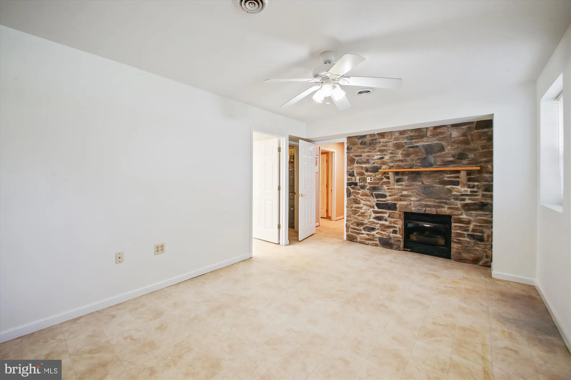 Annapolis, Maryland 21409, United States, 3 Bedrooms Bedrooms, ,3 BathroomsBathrooms,Residential,Contingent,182241