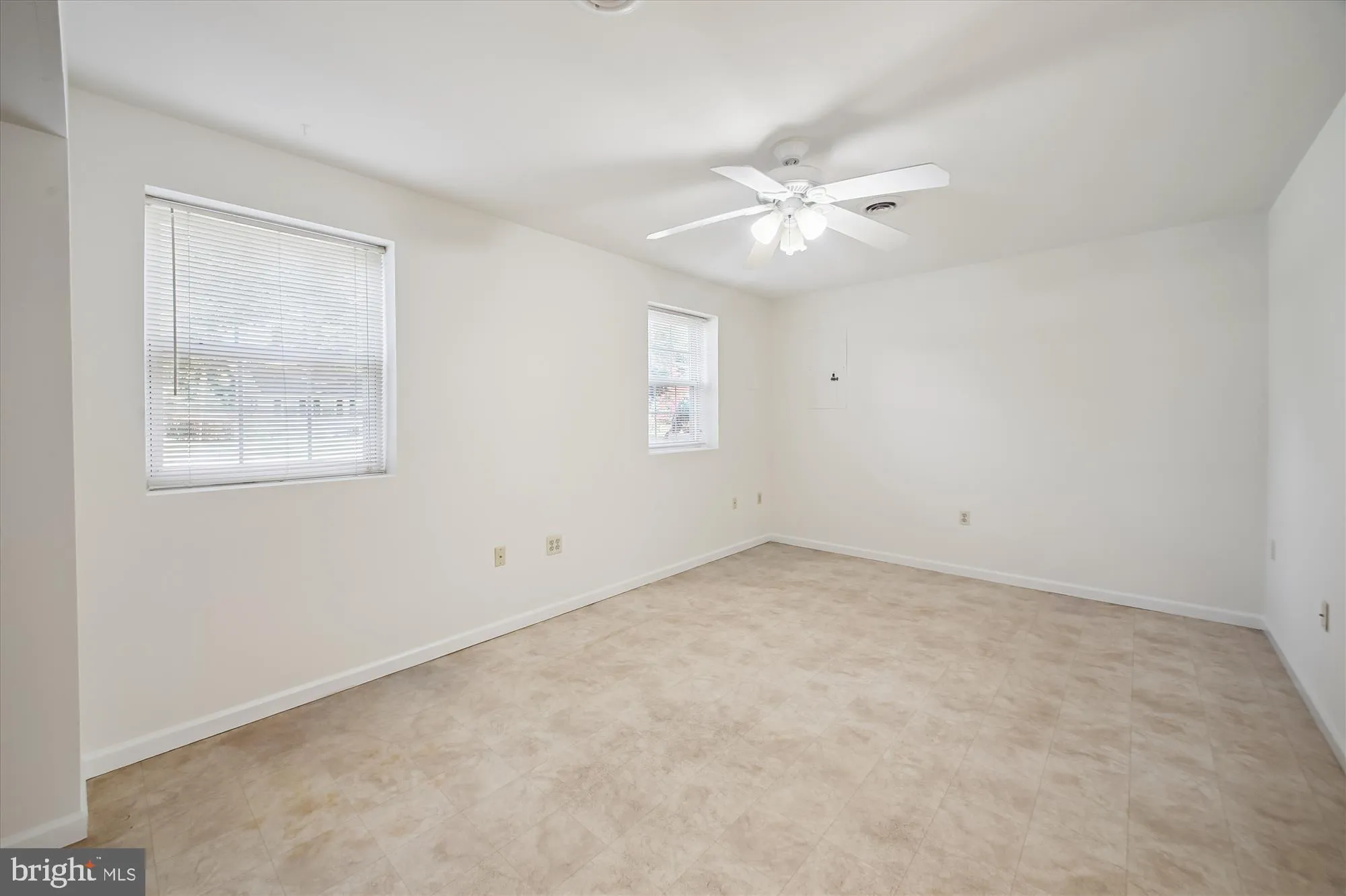 Annapolis, Maryland 21409, United States, 3 Bedrooms Bedrooms, ,3 BathroomsBathrooms,Residential,Contingent,182241