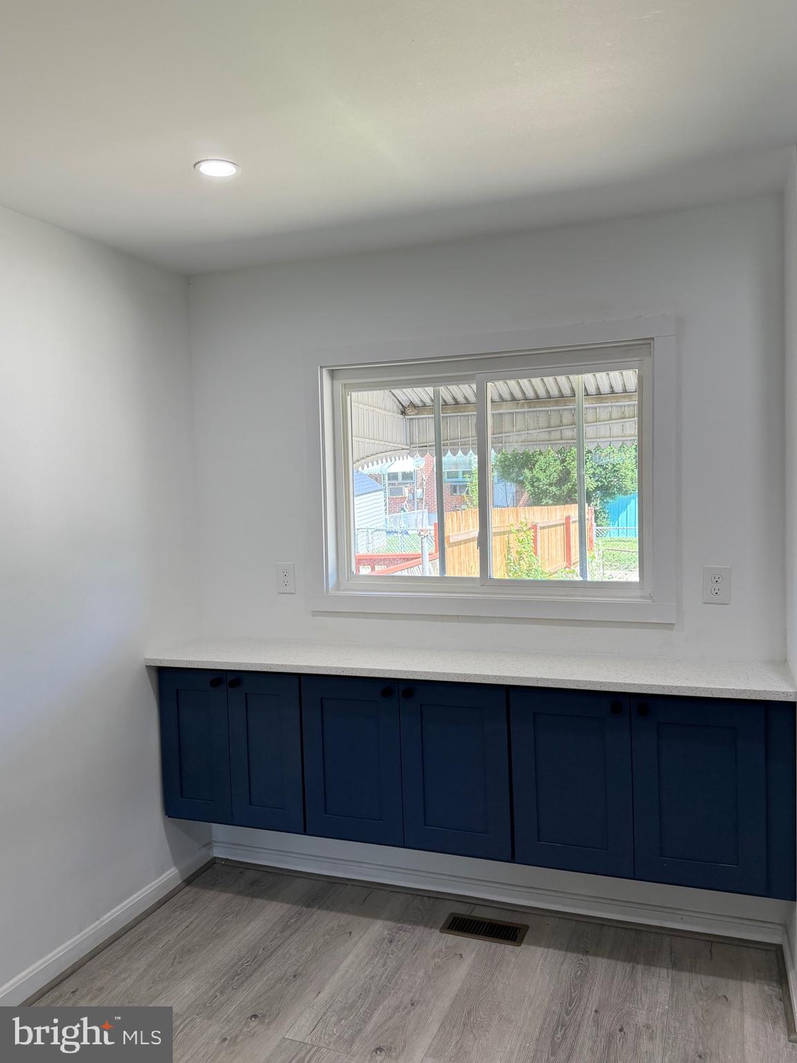 OXFORD CIRCLE - Residential