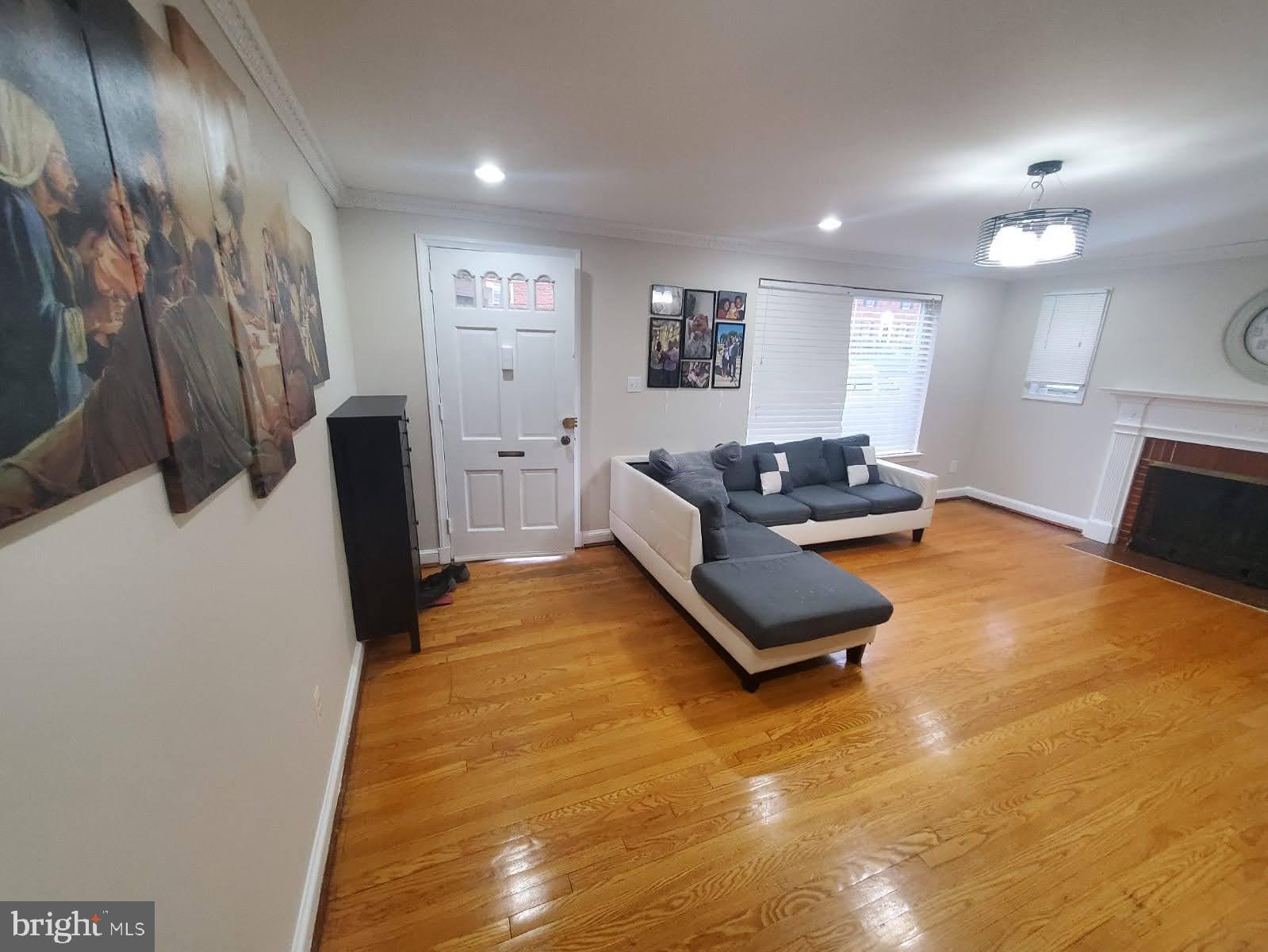 WHEATON HILLS - Residential