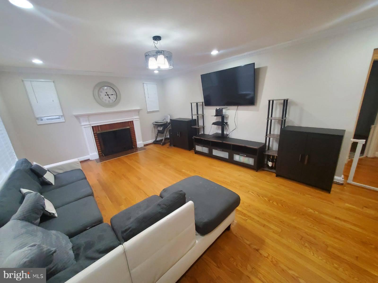 WHEATON HILLS - Residential