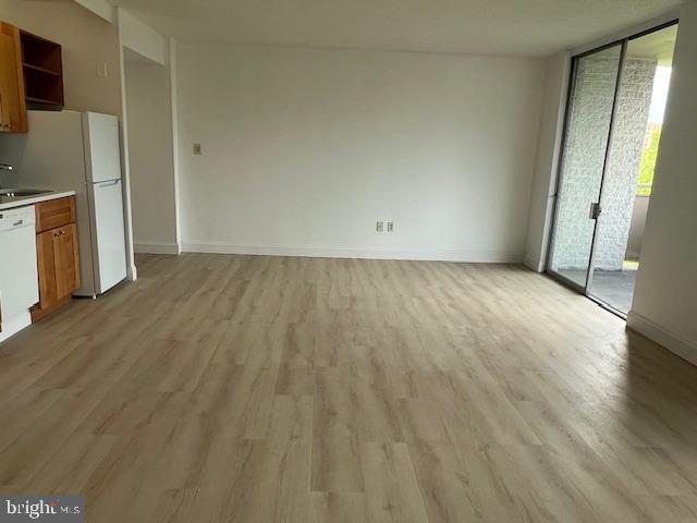 LAKESIDE TERRACE - Residential Lease