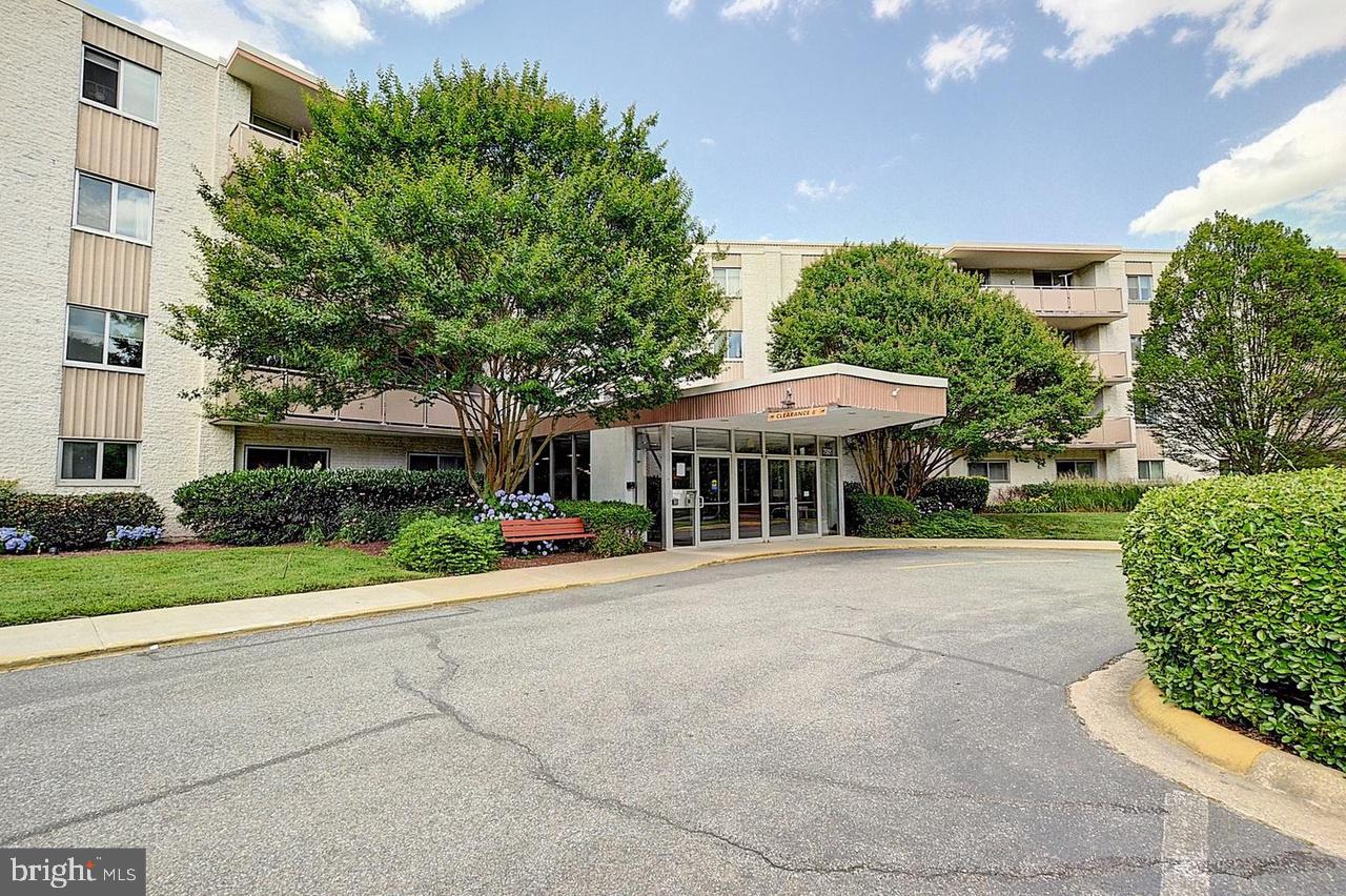 LAKESIDE TERRACE - Residential Lease