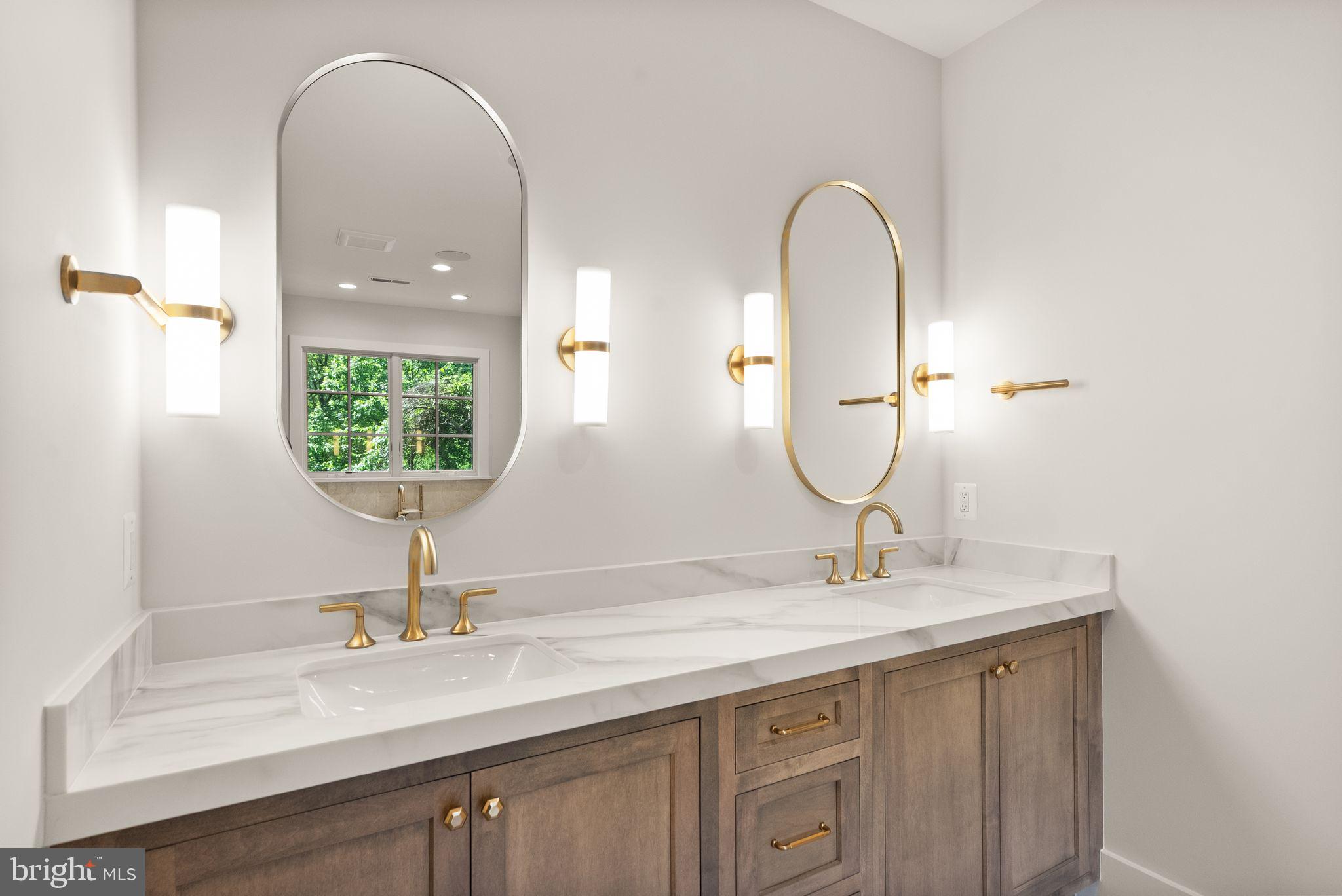 LEE HEIGHTS - Residential