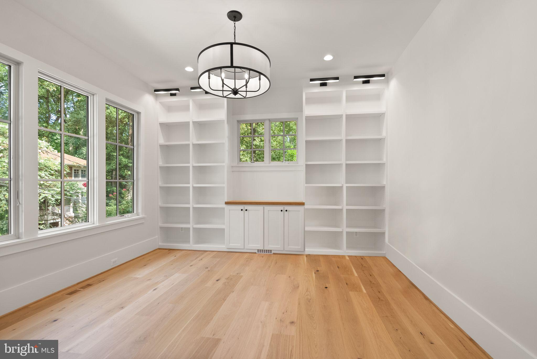 LEE HEIGHTS - Residential