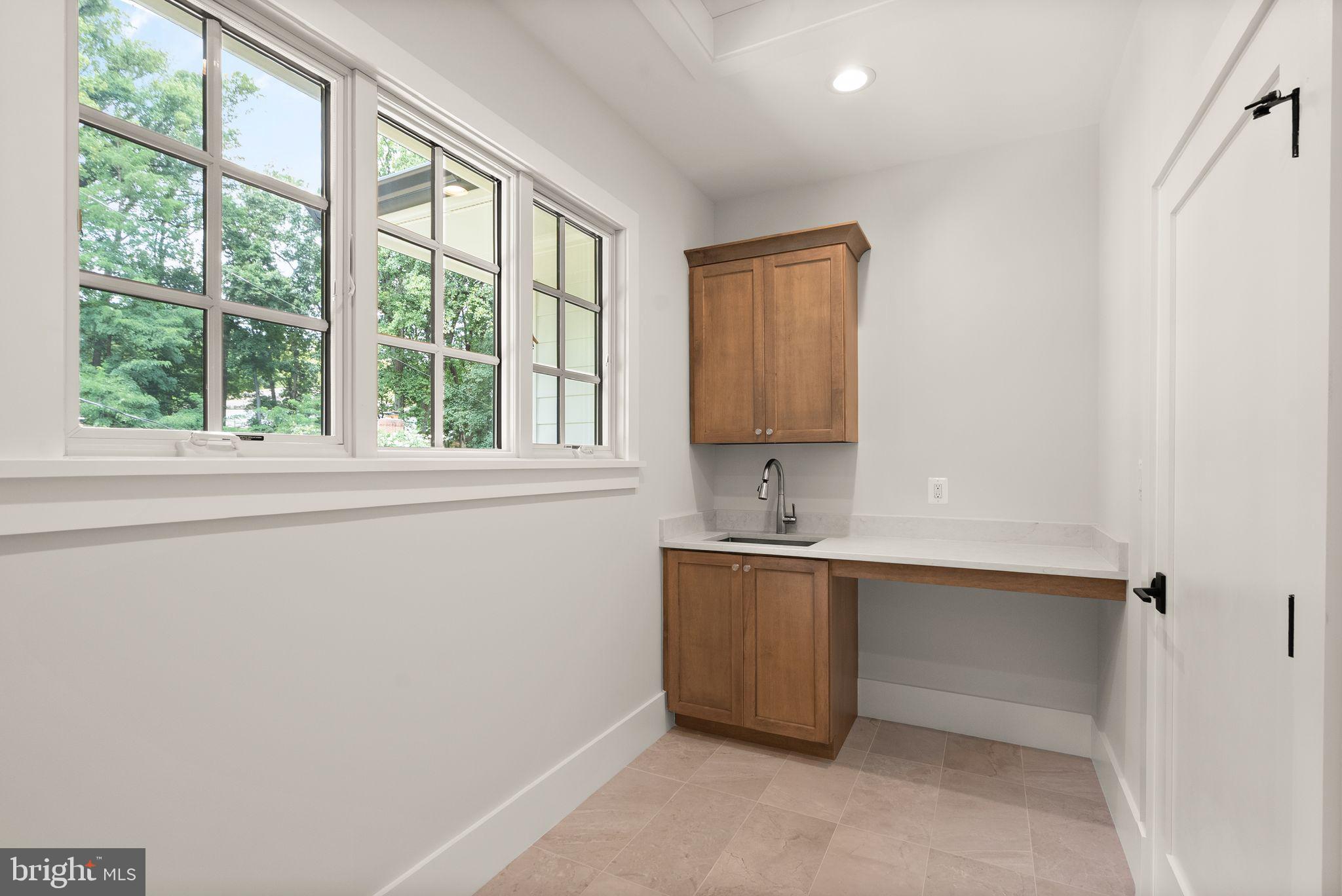 LEE HEIGHTS - Residential