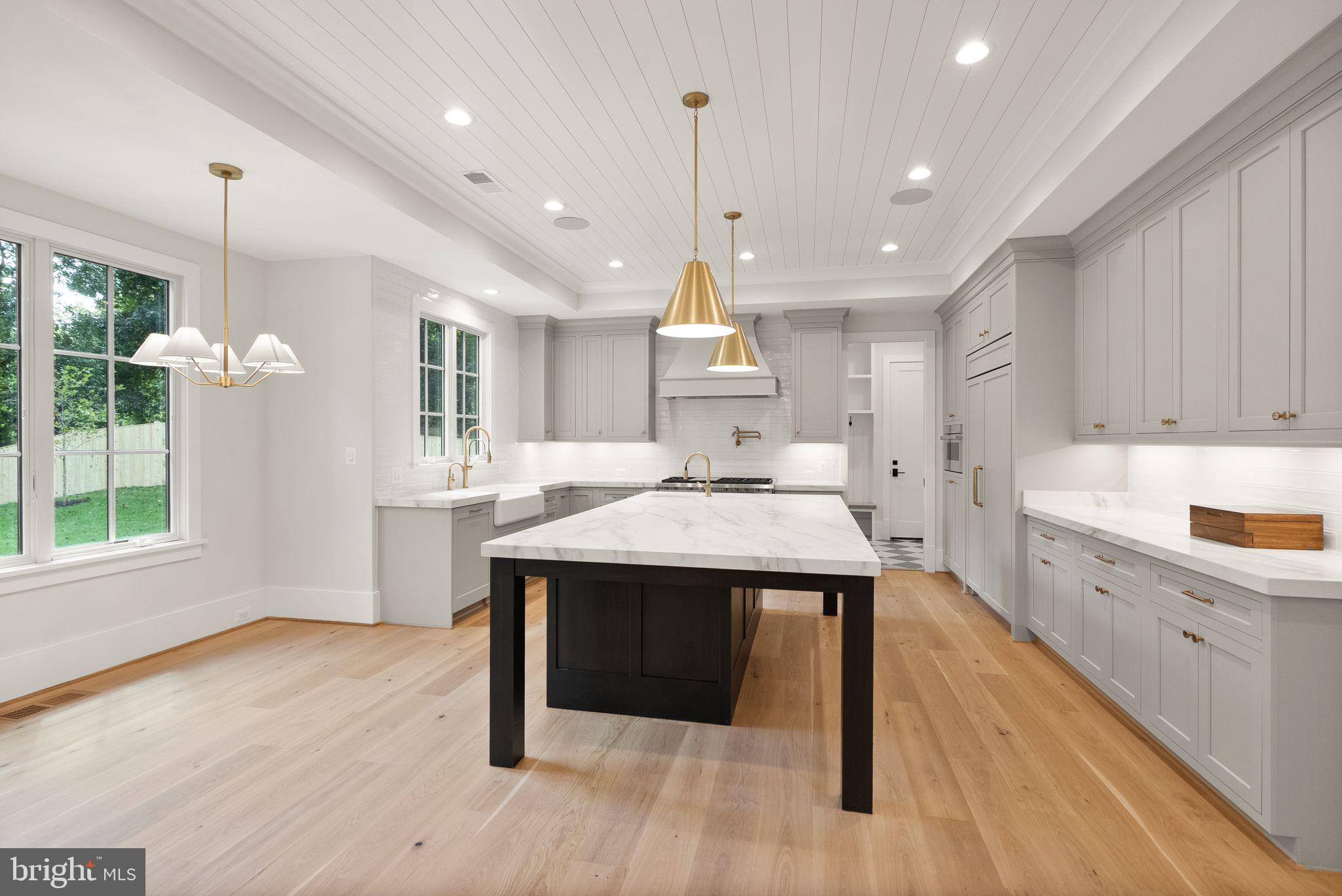 LEE HEIGHTS - Residential