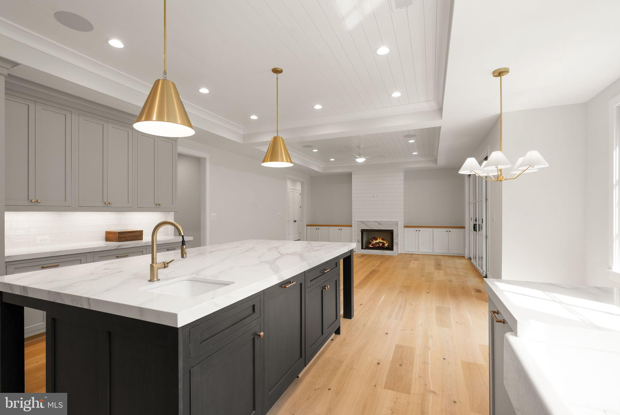 LEE HEIGHTS - Residential