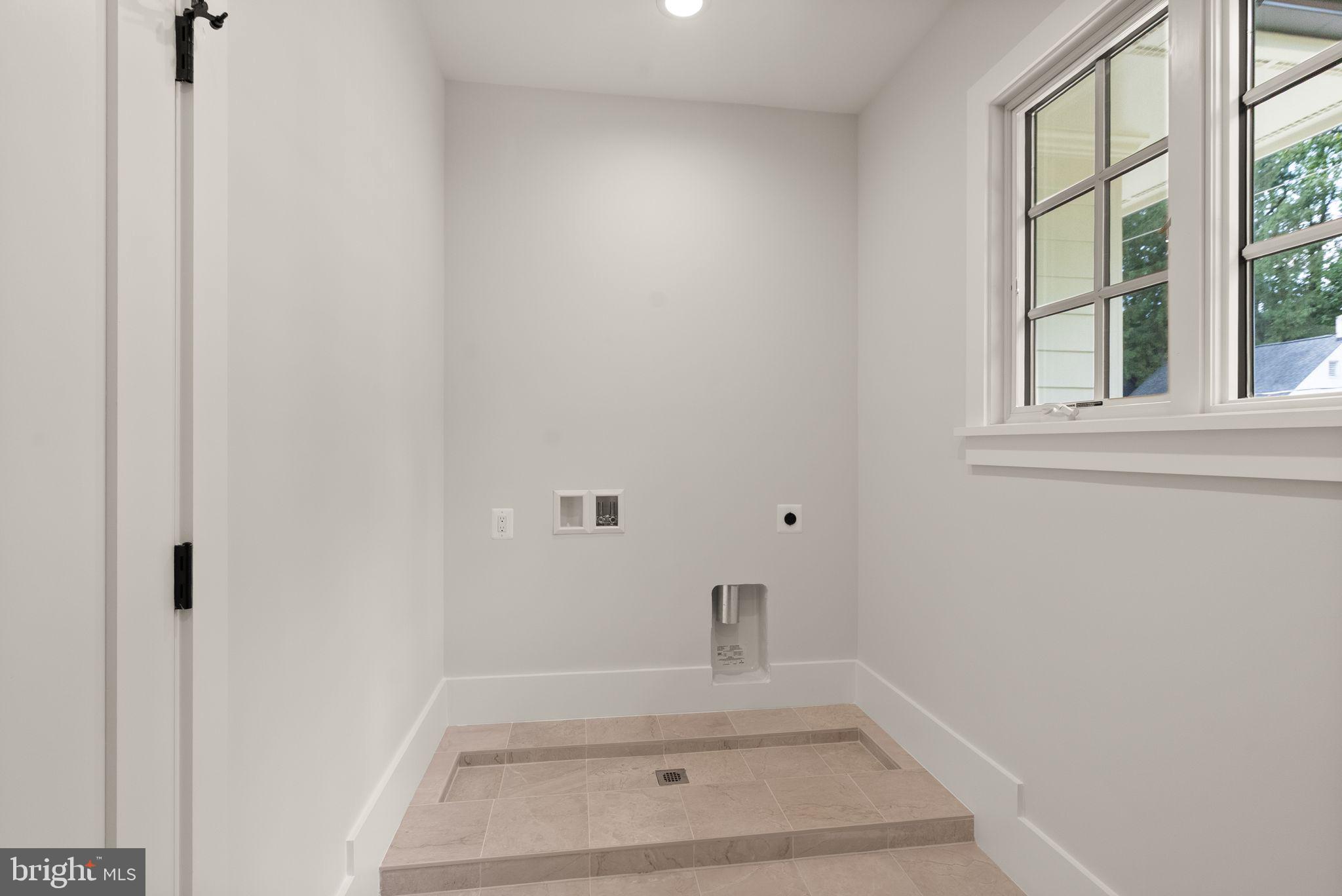 LEE HEIGHTS - Residential