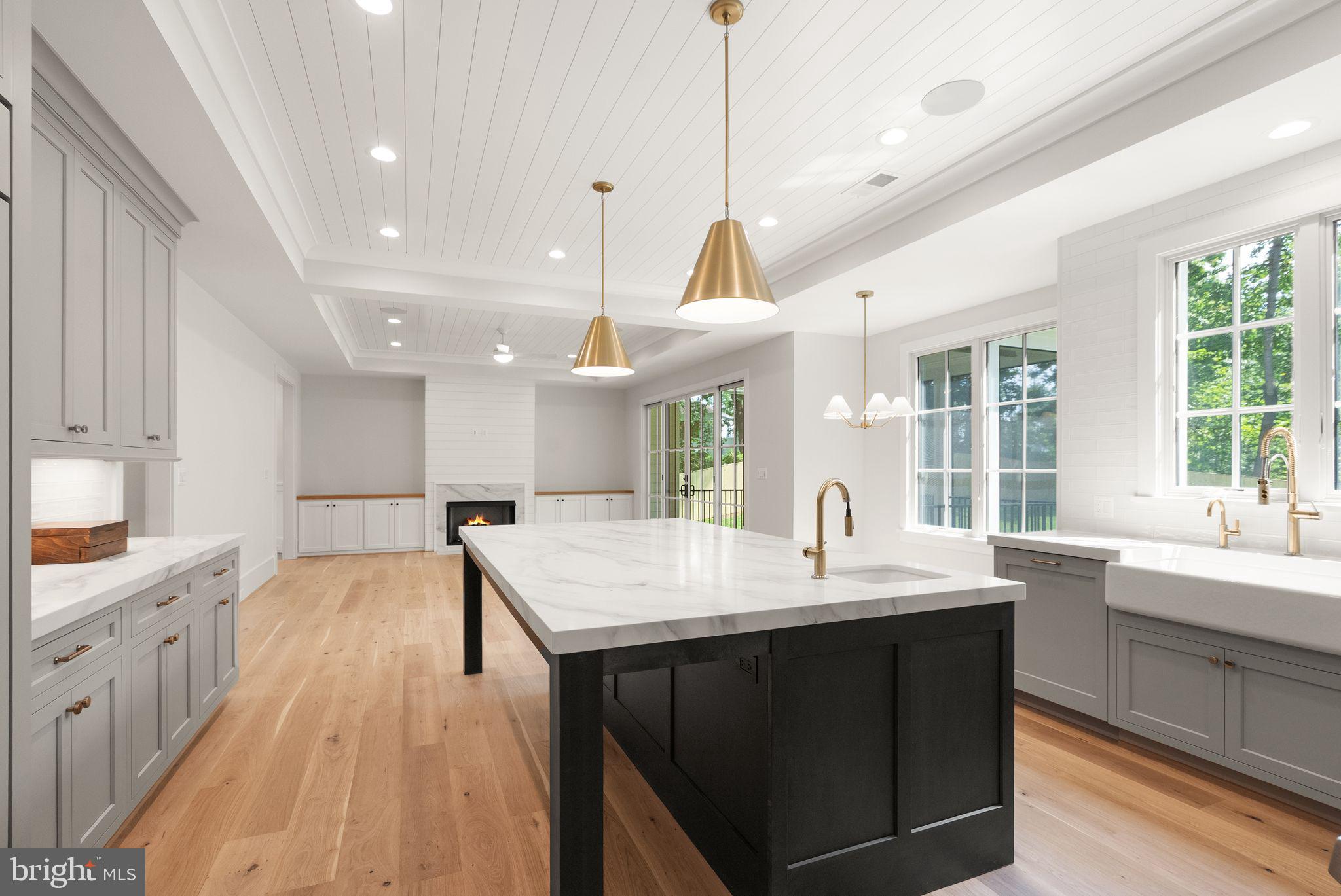 LEE HEIGHTS - Residential