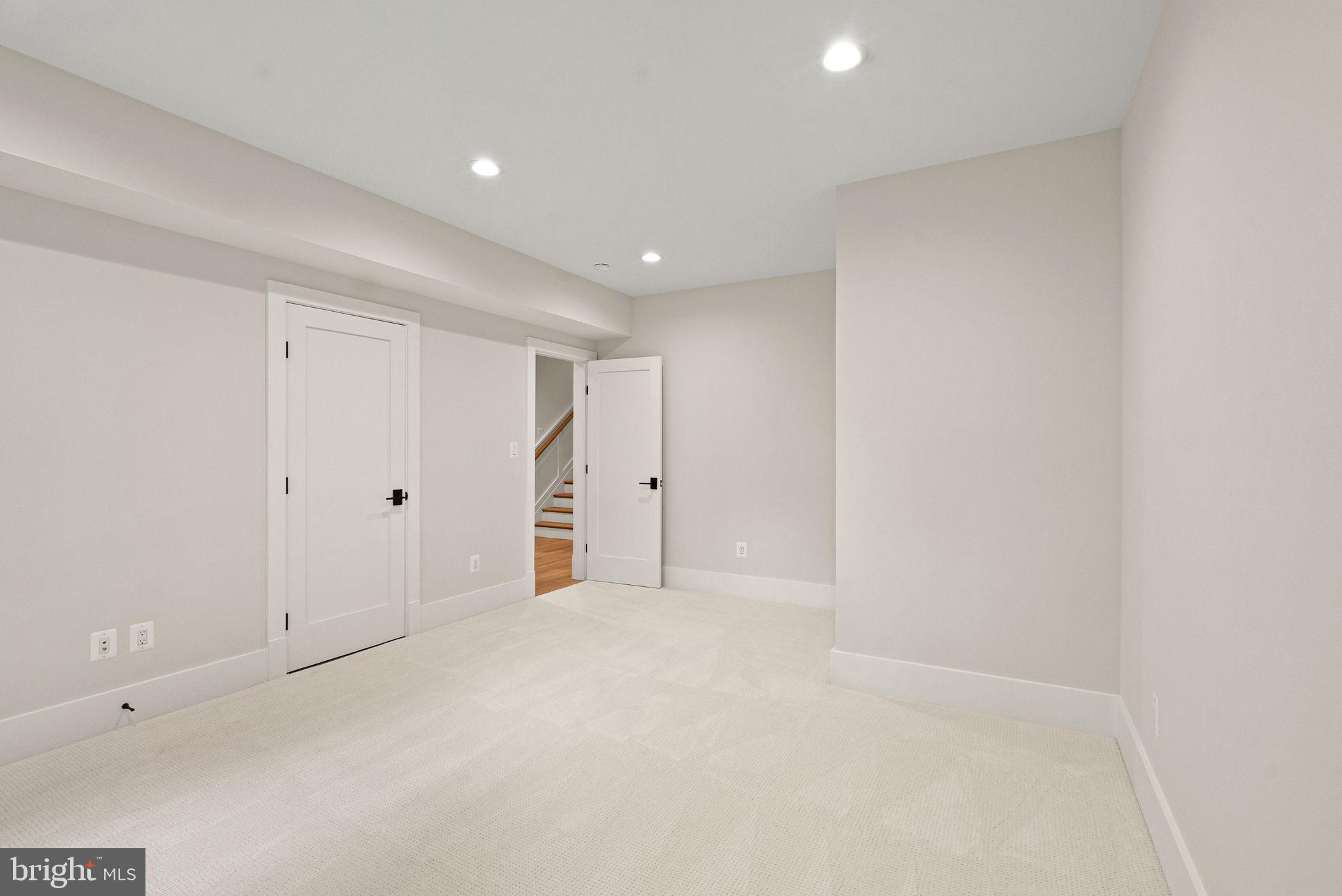 LEE HEIGHTS - Residential