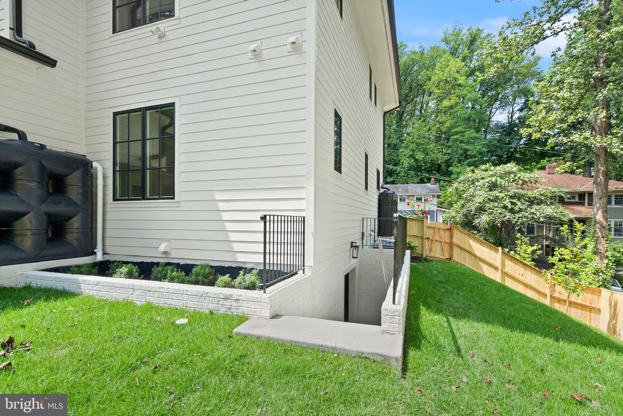 LEE HEIGHTS - Residential