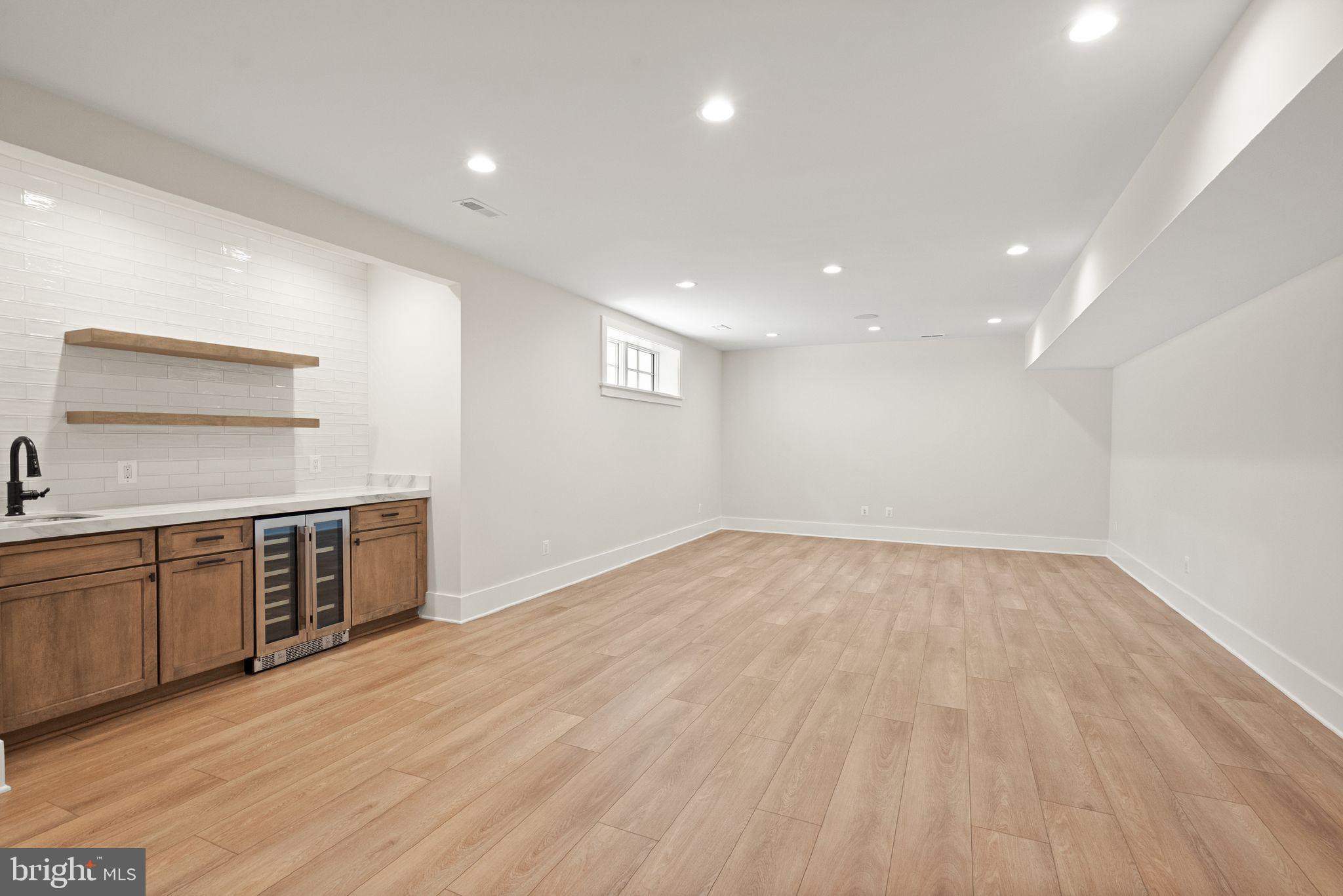 LEE HEIGHTS - Residential