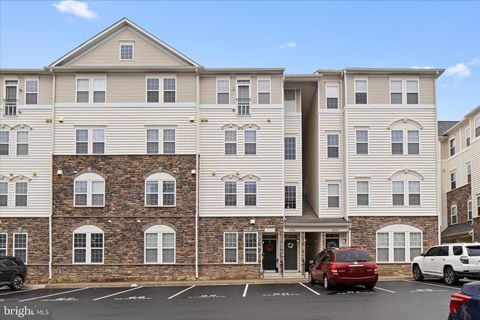 Property photo of 24546 Byrne Meadow Square, Aldie, VA 20105