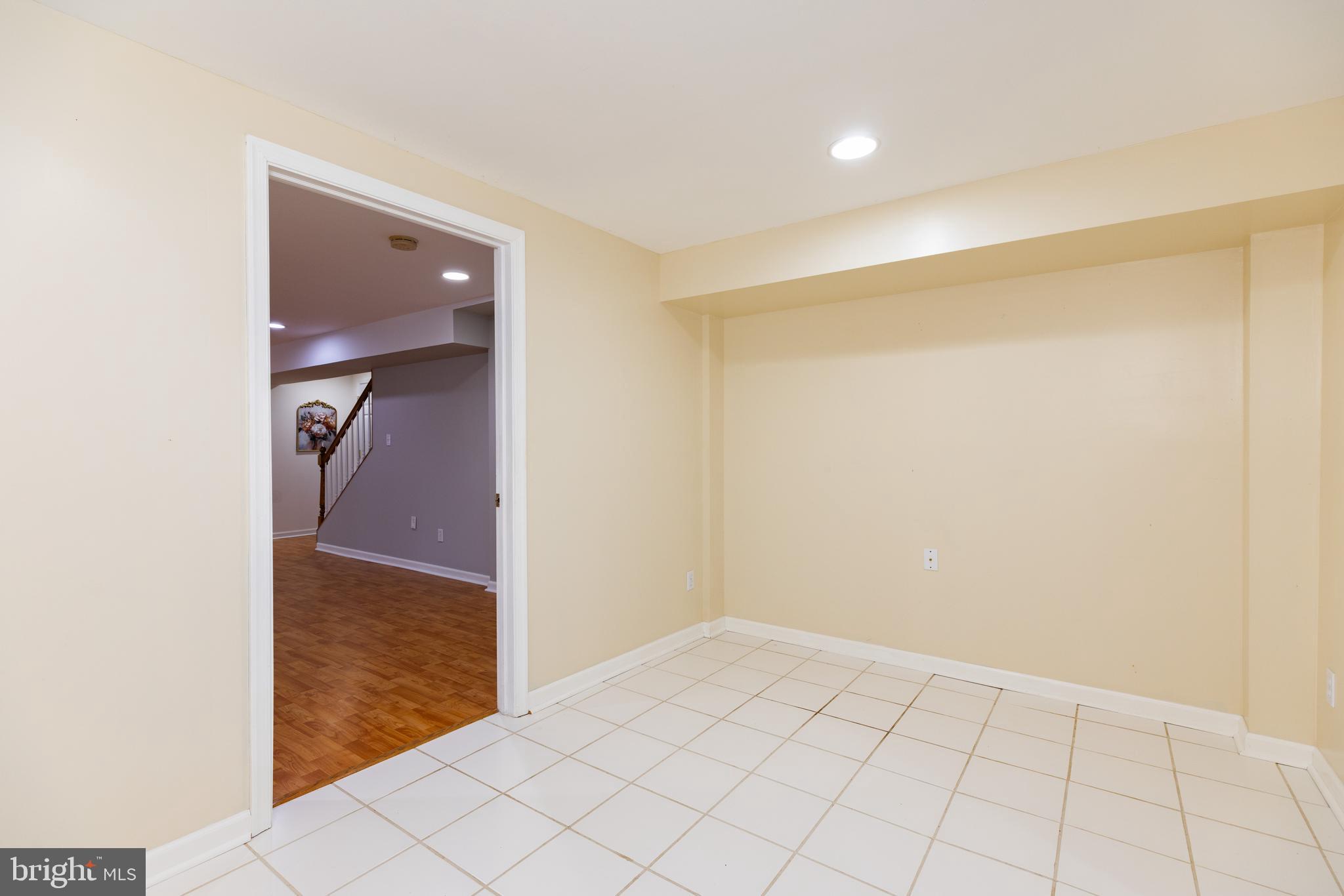 MIDDLE RUN CROSSIN - Residential