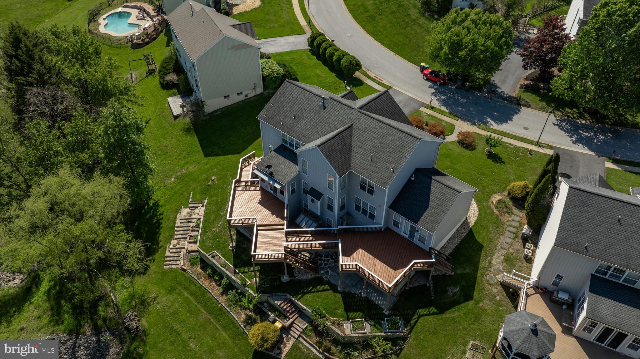 MIDDLE RUN CROSSIN - Residential