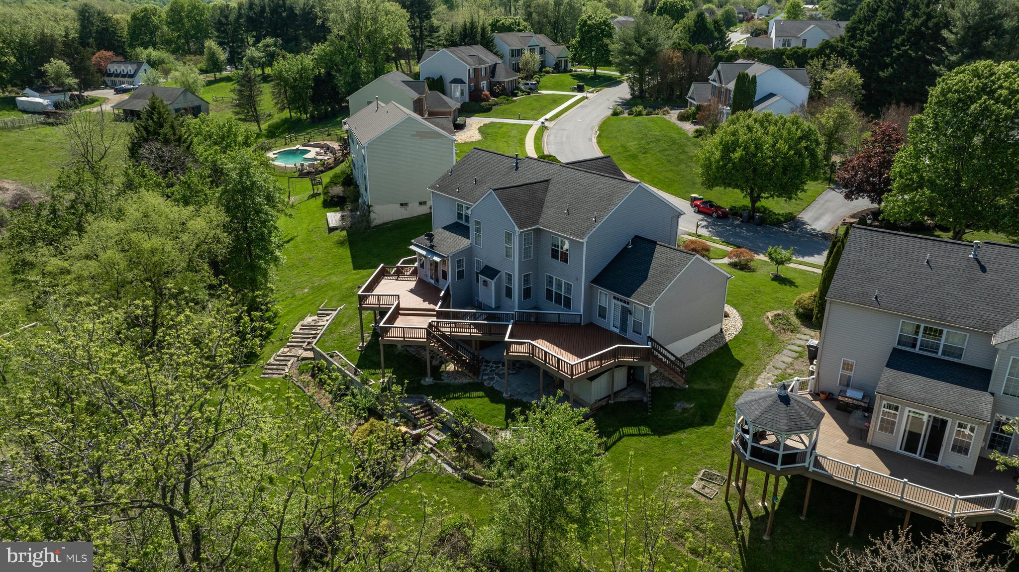 MIDDLE RUN CROSSIN - Residential