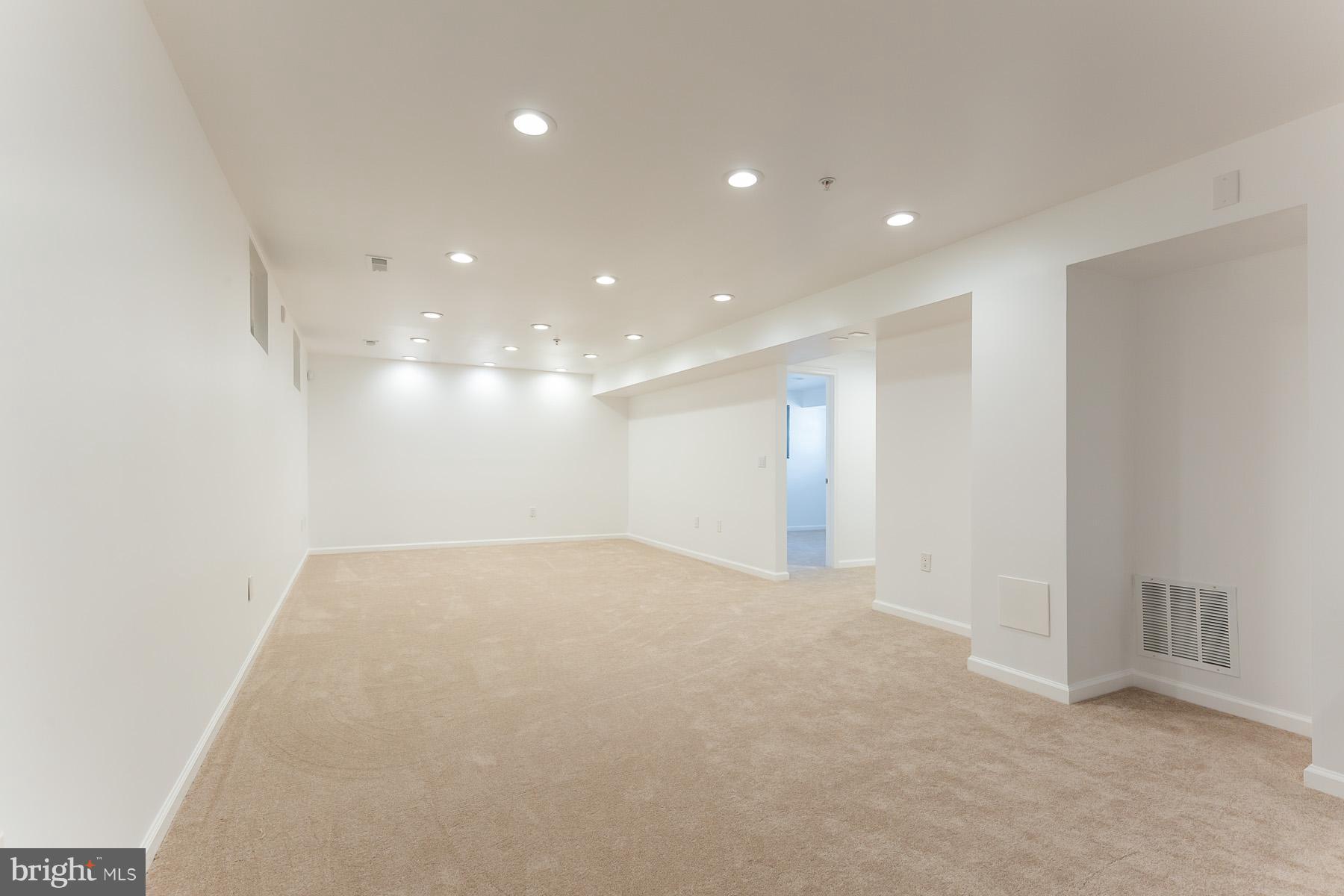 TANTALLON ON THE POTOMAC - Residential