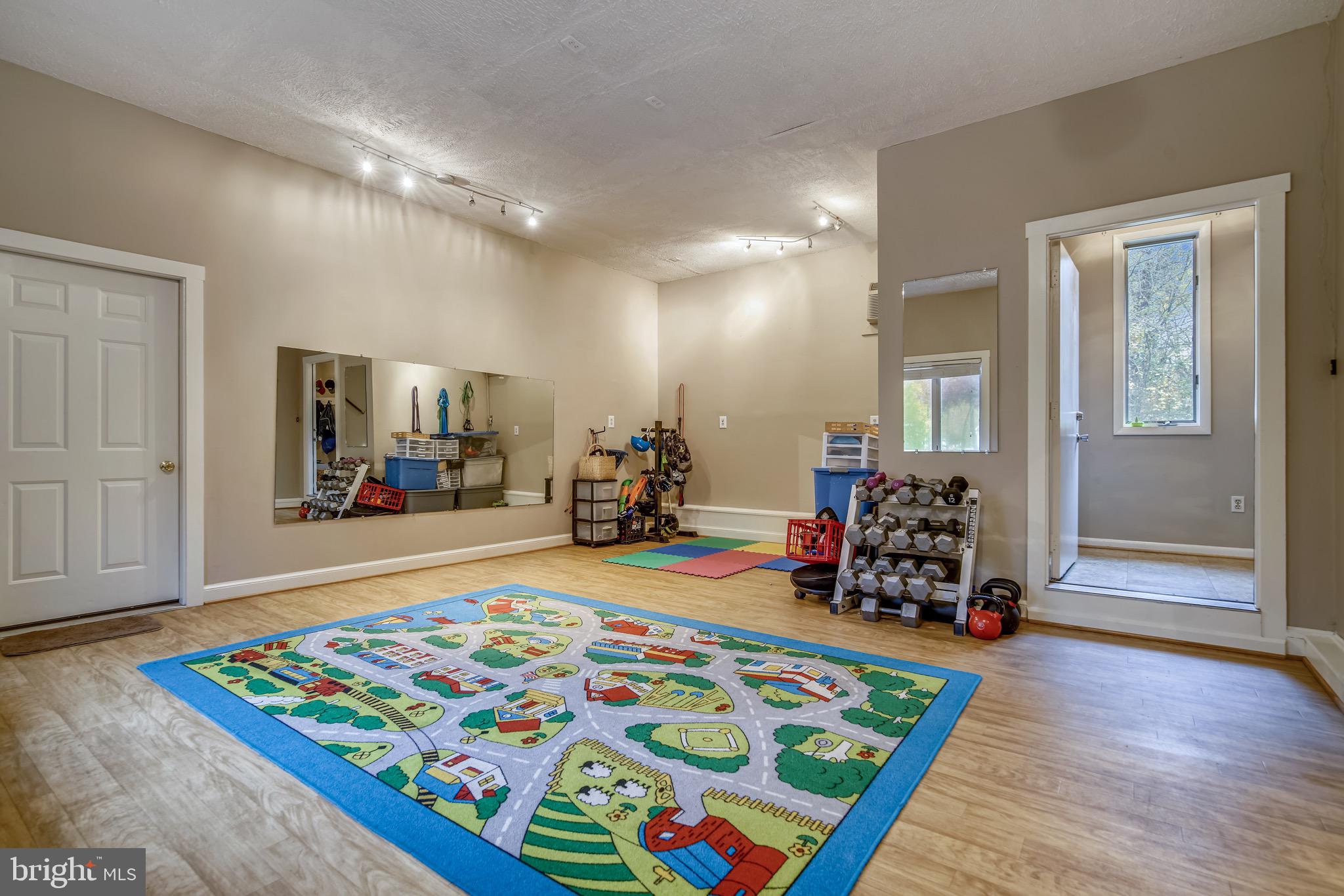 LOCUST GROVE ESTATES - Residential