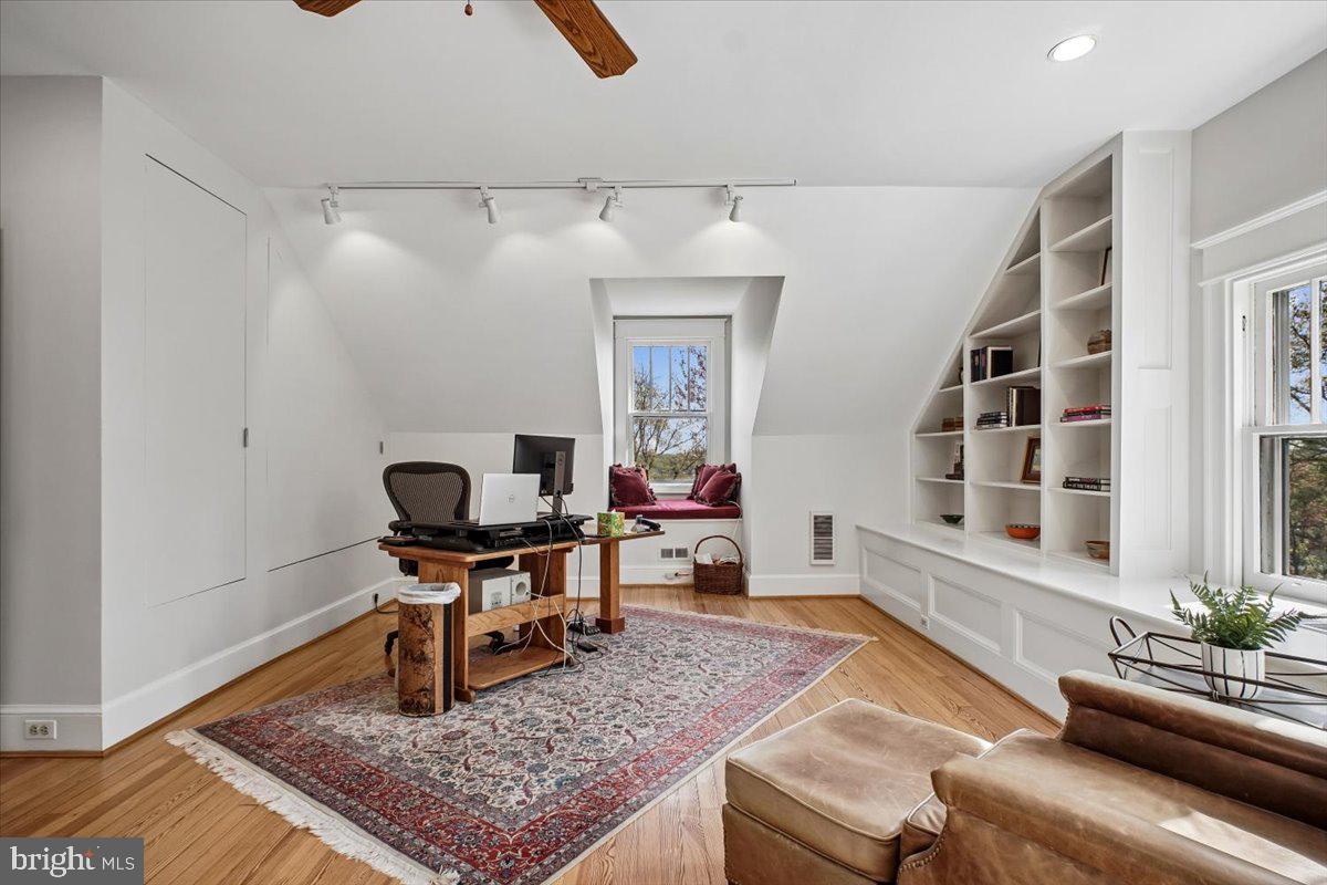 ROSEMONT - Residential