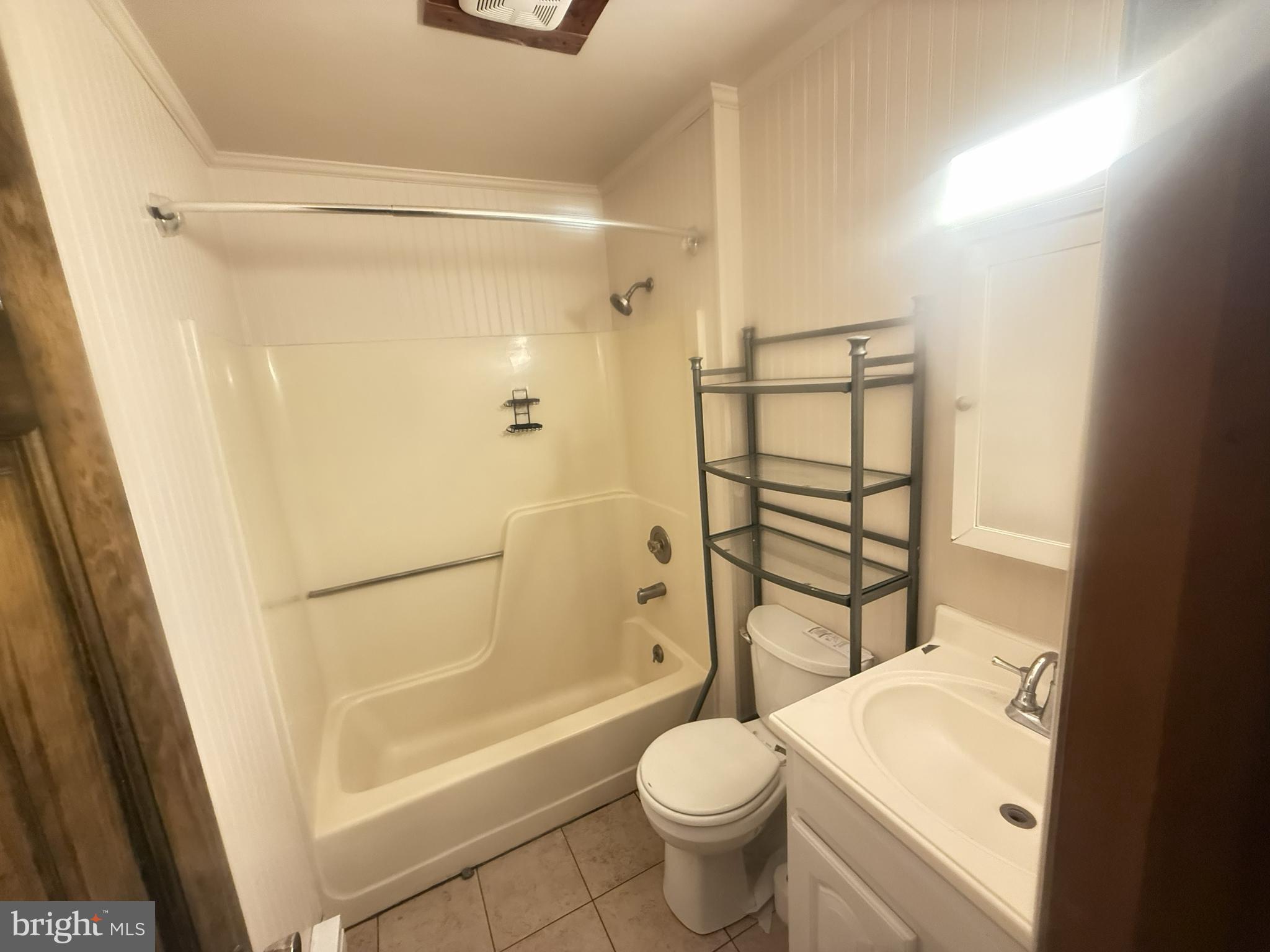 WINONA LAKES - Residential Lease