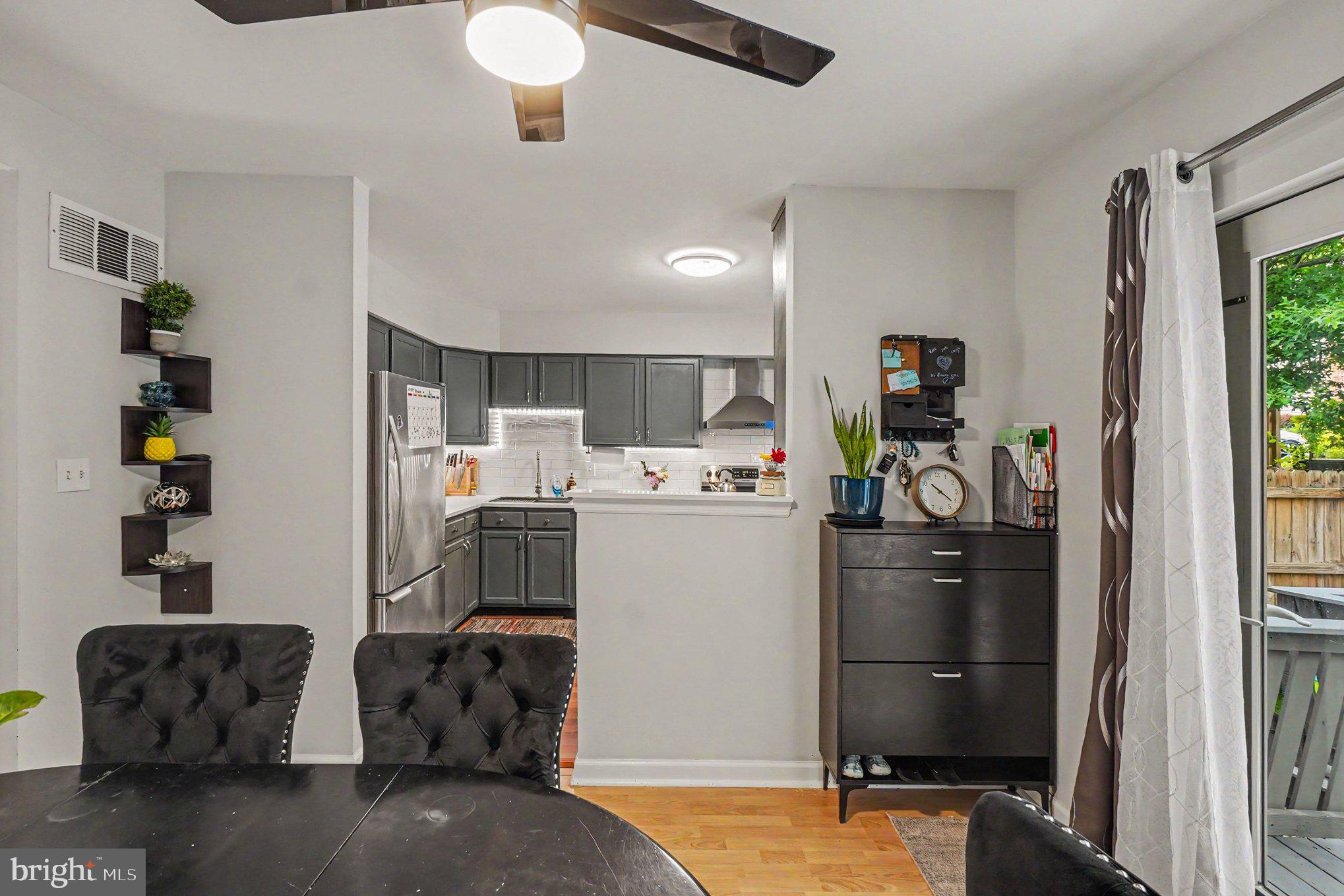 BRENTWOOD SQUARE - Residential