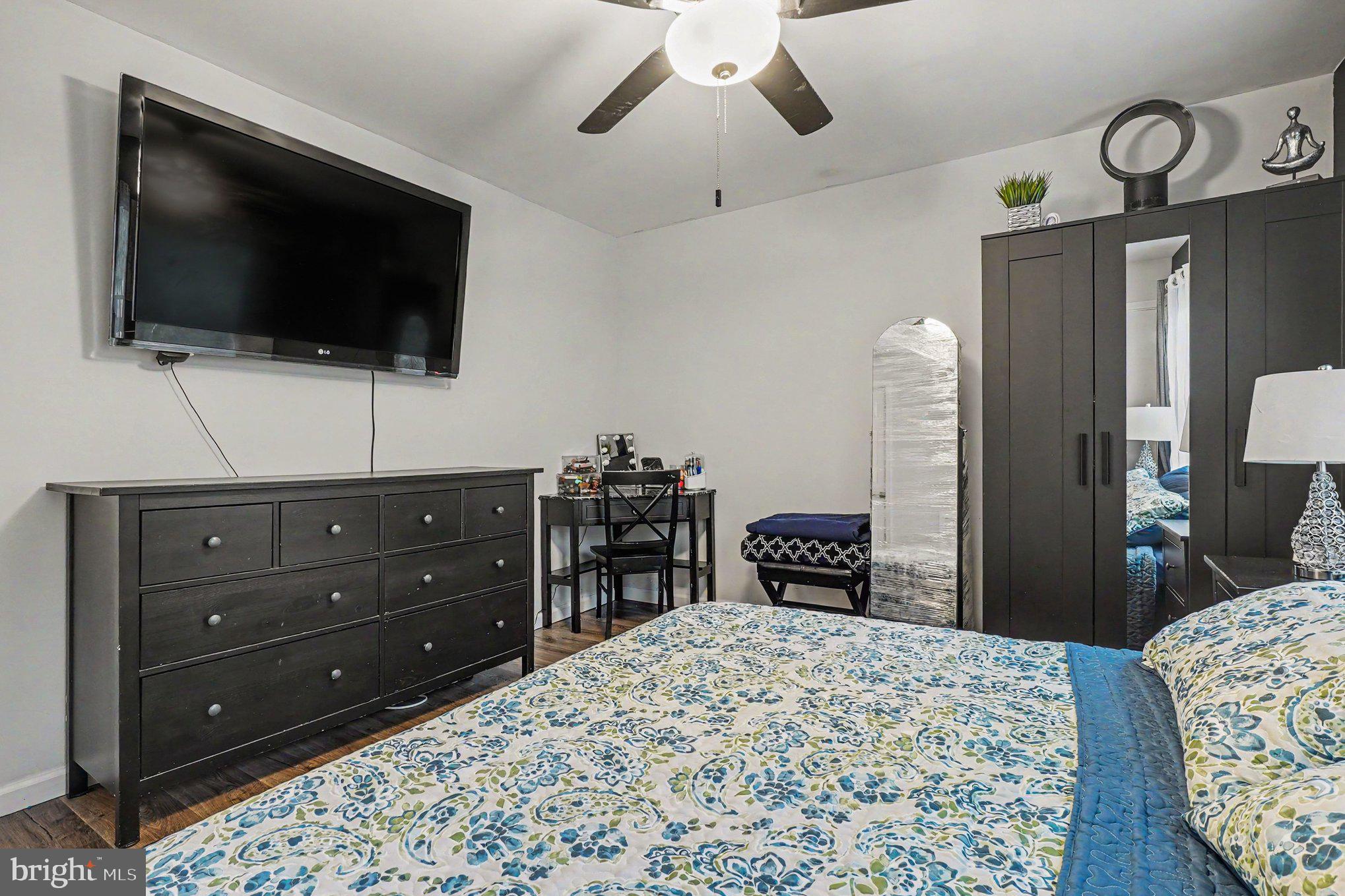 BRENTWOOD SQUARE - Residential