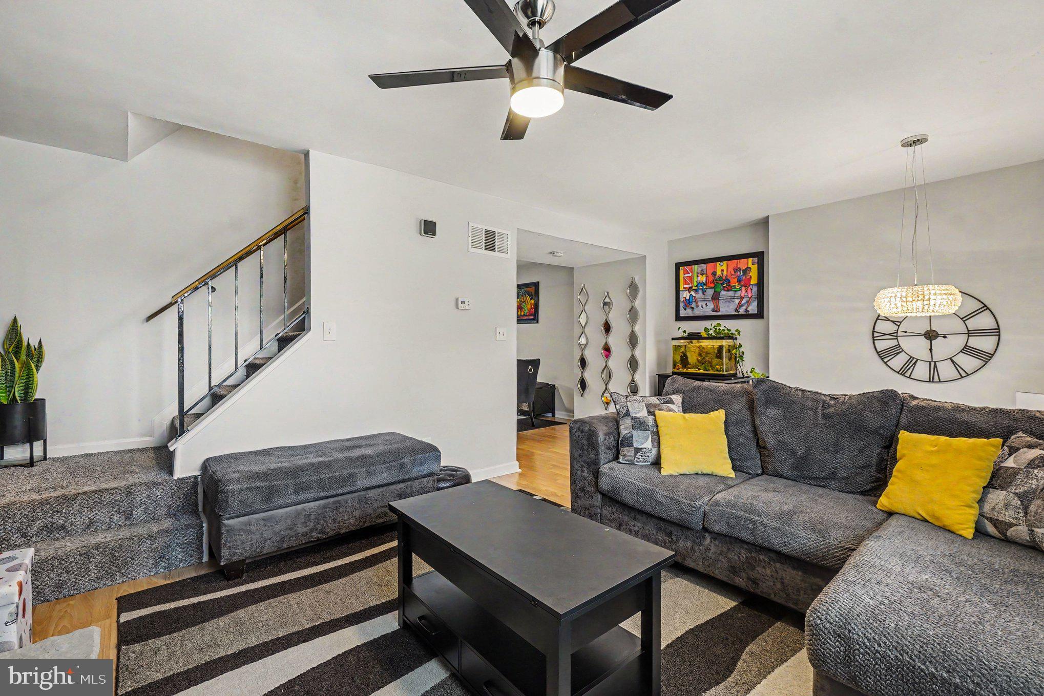 BRENTWOOD SQUARE - Residential