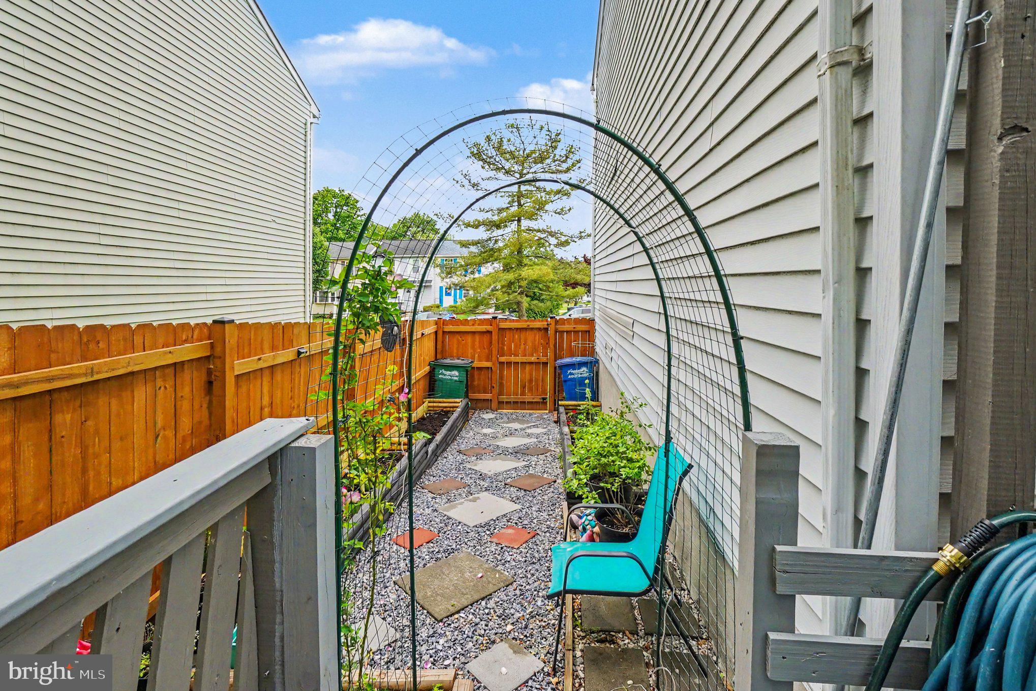 BRENTWOOD SQUARE - Residential