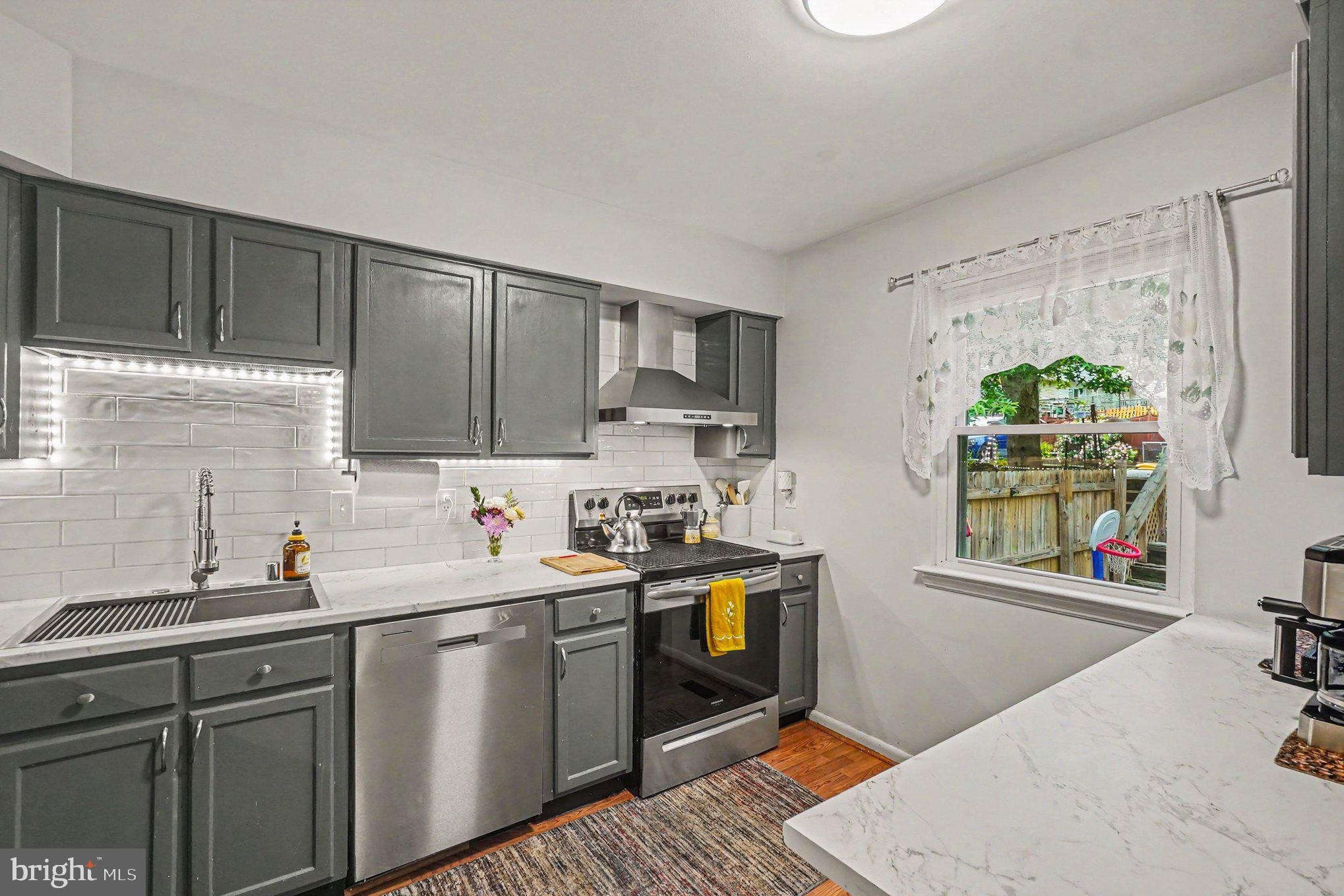 BRENTWOOD SQUARE - Residential