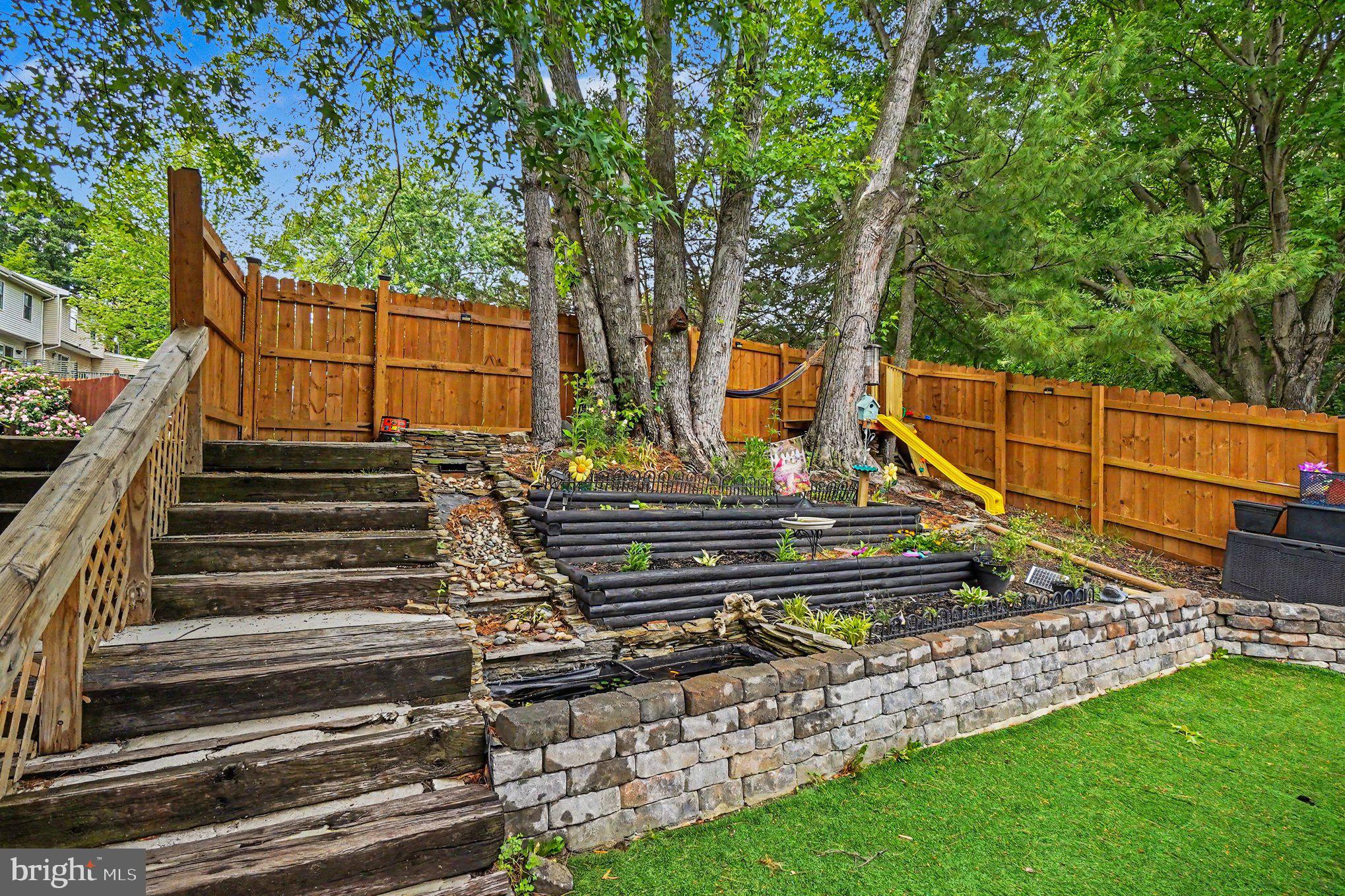 BRENTWOOD SQUARE - Residential