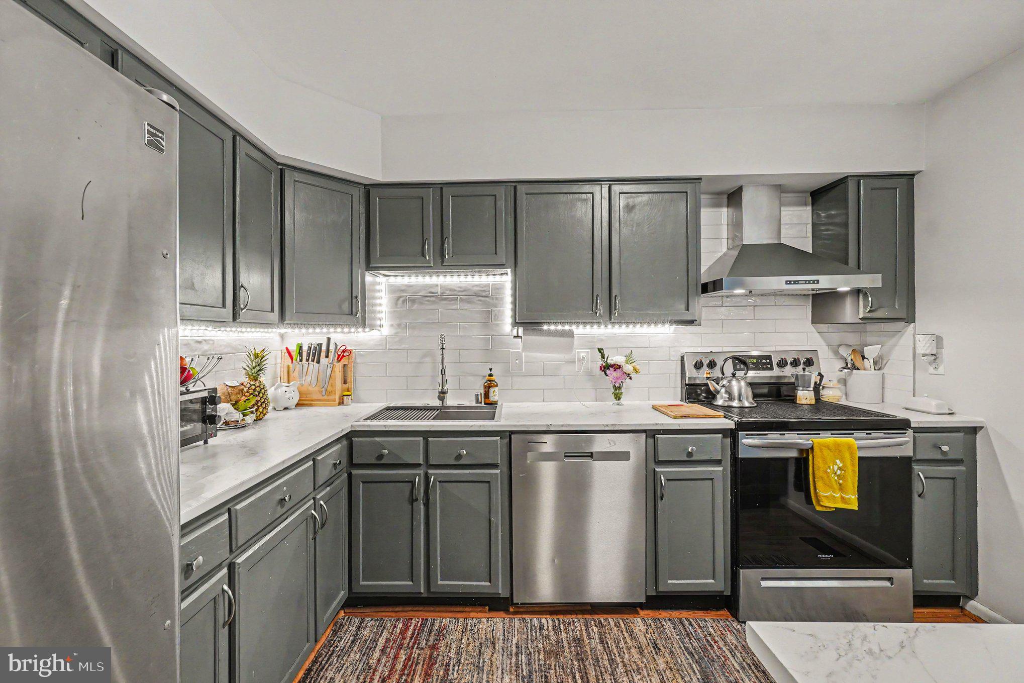 BRENTWOOD SQUARE - Residential