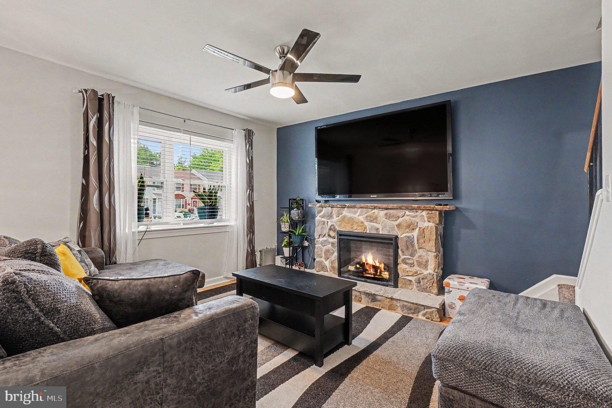 BRENTWOOD SQUARE - Residential