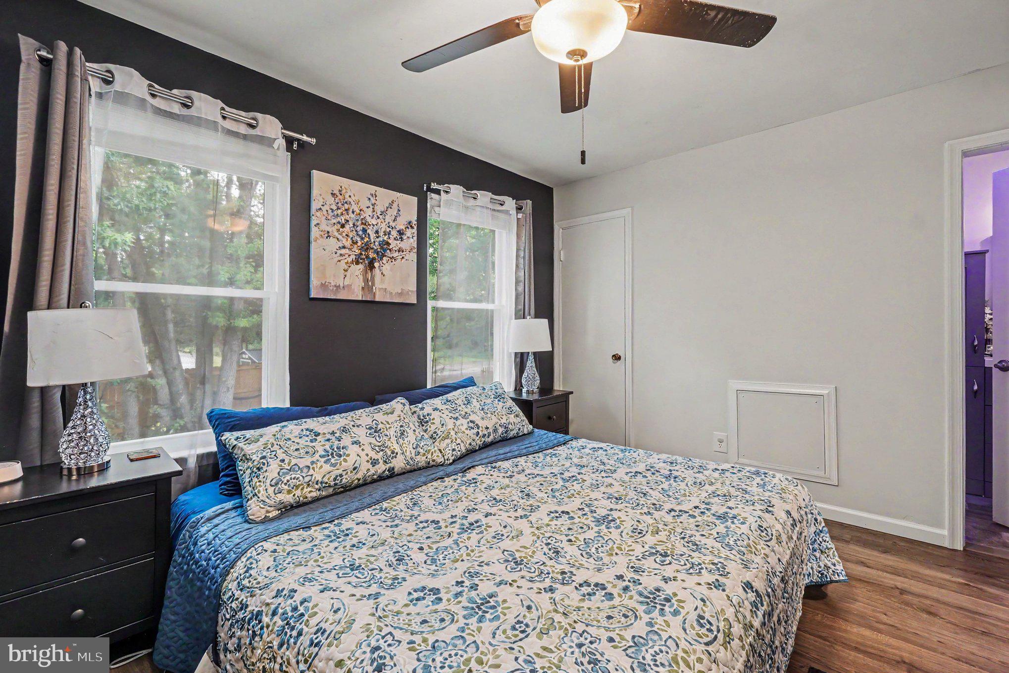 BRENTWOOD SQUARE - Residential