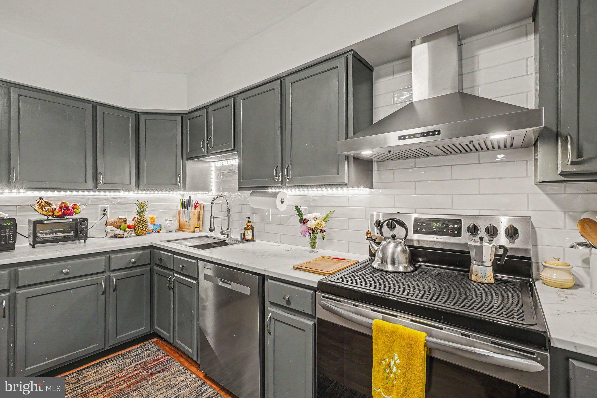 BRENTWOOD SQUARE - Residential