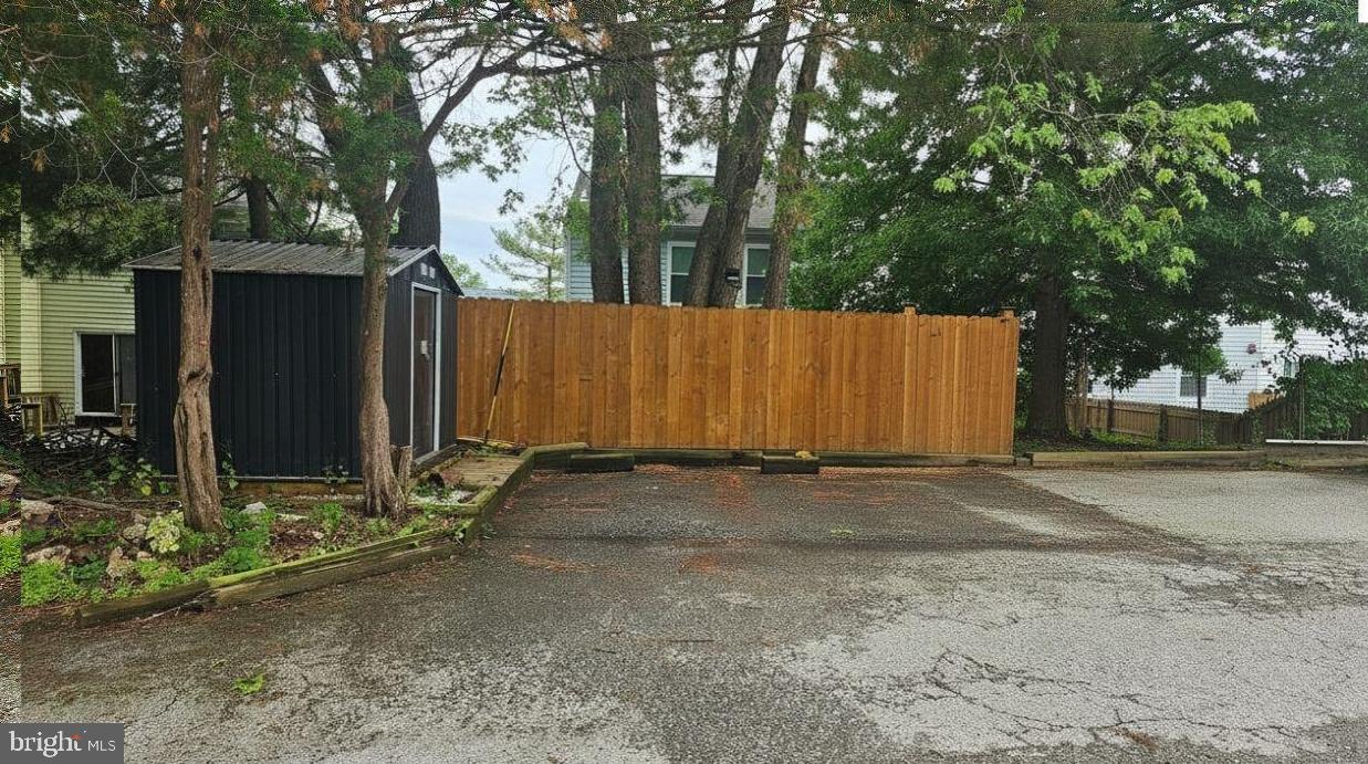 BRENTWOOD SQUARE - Residential