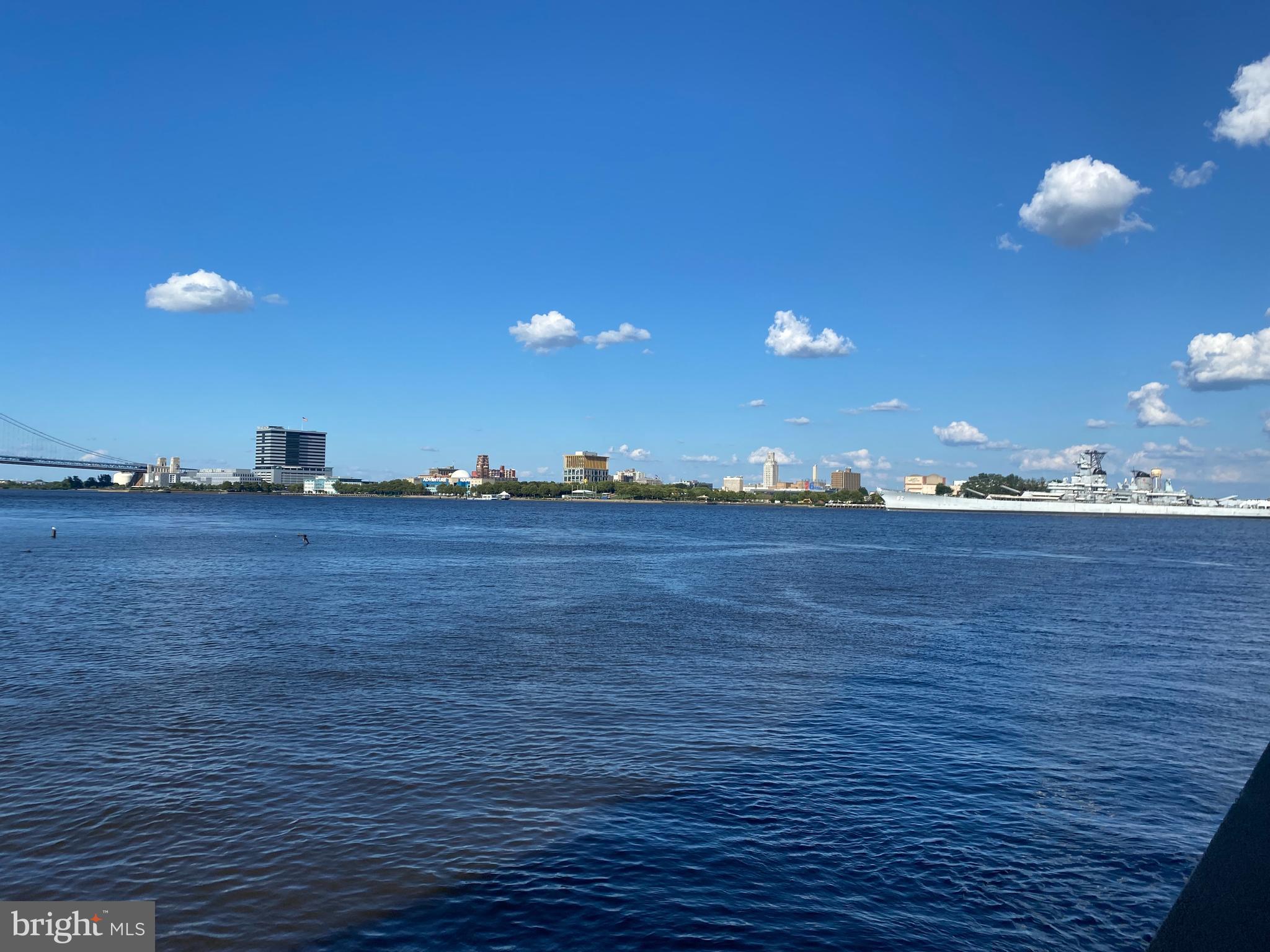 QUEEN VILLAGE - Residential