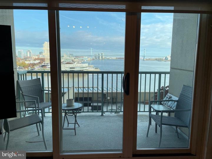 QUEEN VILLAGE - Residential