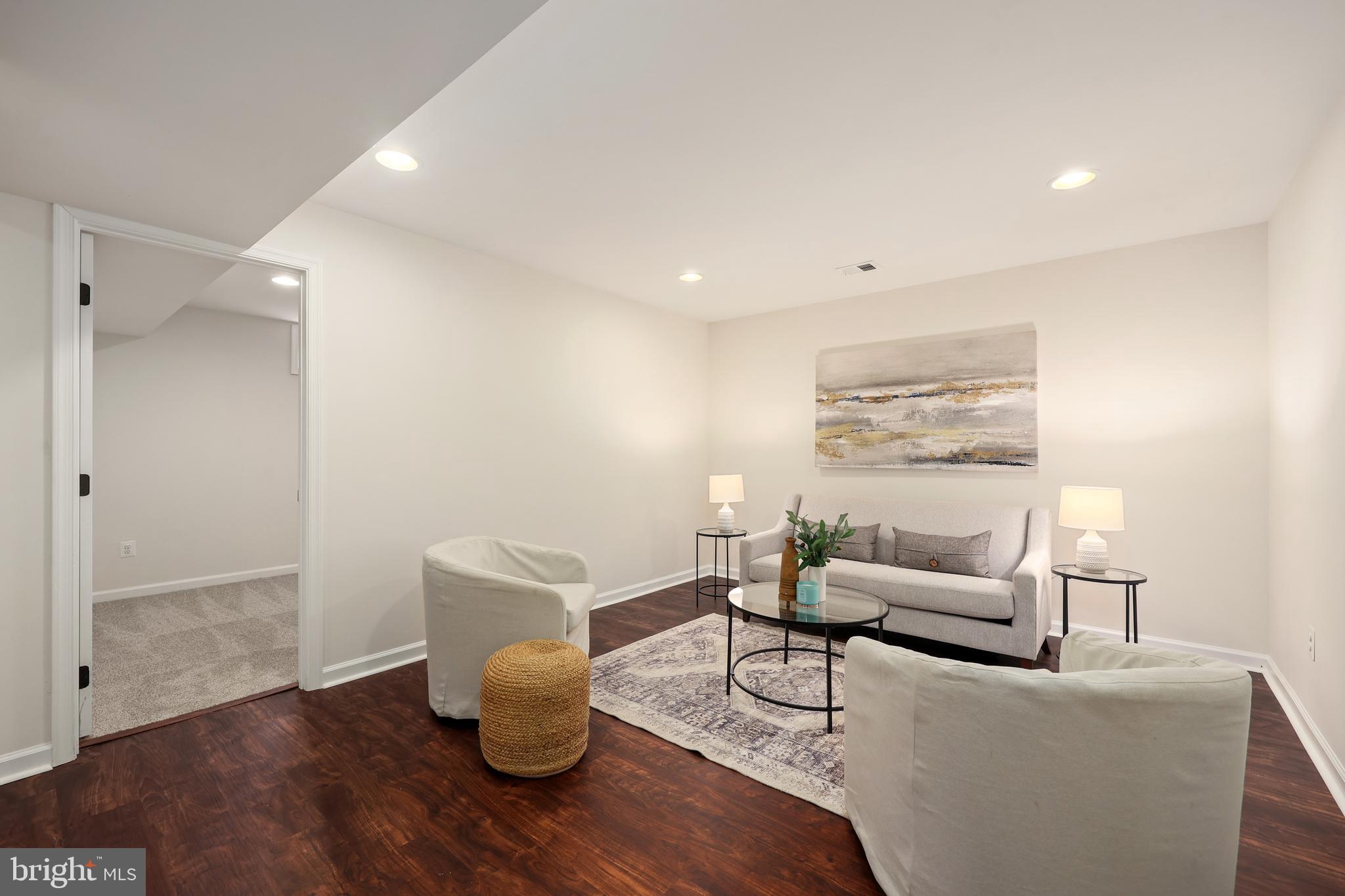 SEVEN HILLS - Residential