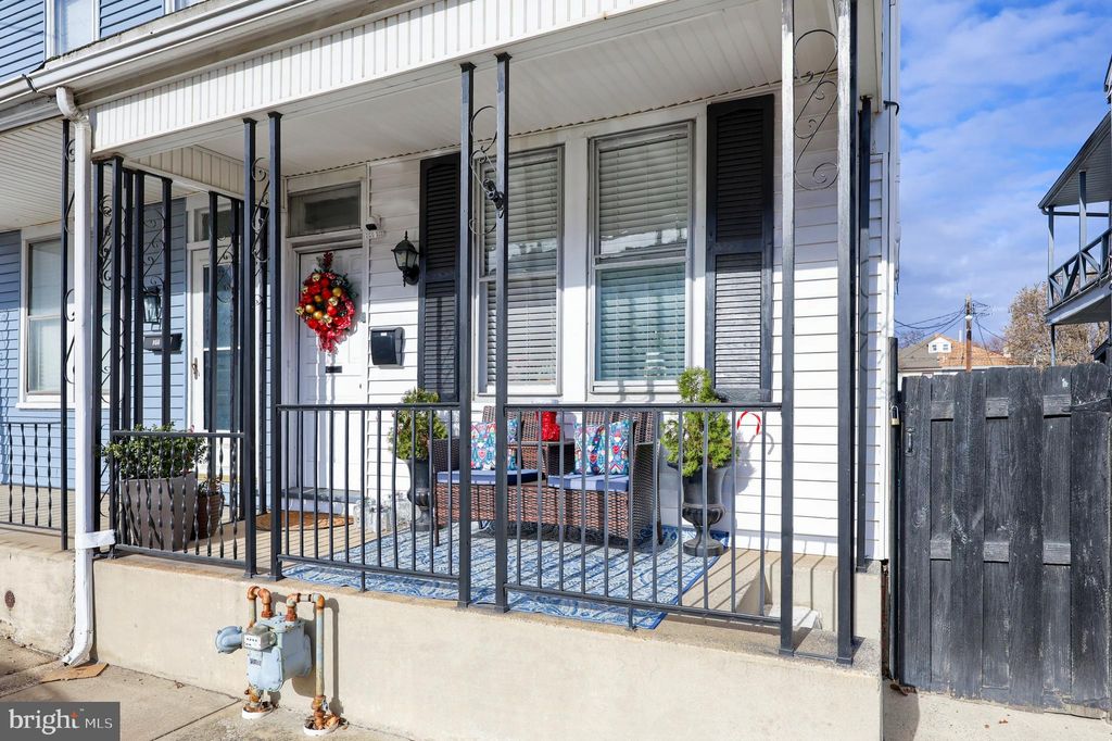 Photo of 857 E Princess Street, YORK, PA 17403 (MLS # PAYK2094950)