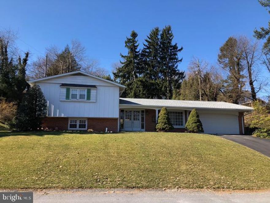 Sleeping princess .... If you are prince charming with a bucket of paint, you can awaken this 3BR, 2.5BA home in popular York Suburban Schools, Indian Rock Dam Elementary. All she really needs is a little TLC. Set on a nice lot in Hillcroft, minutes to I83 and pretty much everything you could want or need, this princess will return your love. She's even fairy tale priced! Spacious rooms, two fireplaces, some hardwood floors, nice vaulted ceiling sunroom, walk-out lower level, 2-car garage. Two year old roof, updated windows, newer tankless water heater, new hot water furnace with central air.