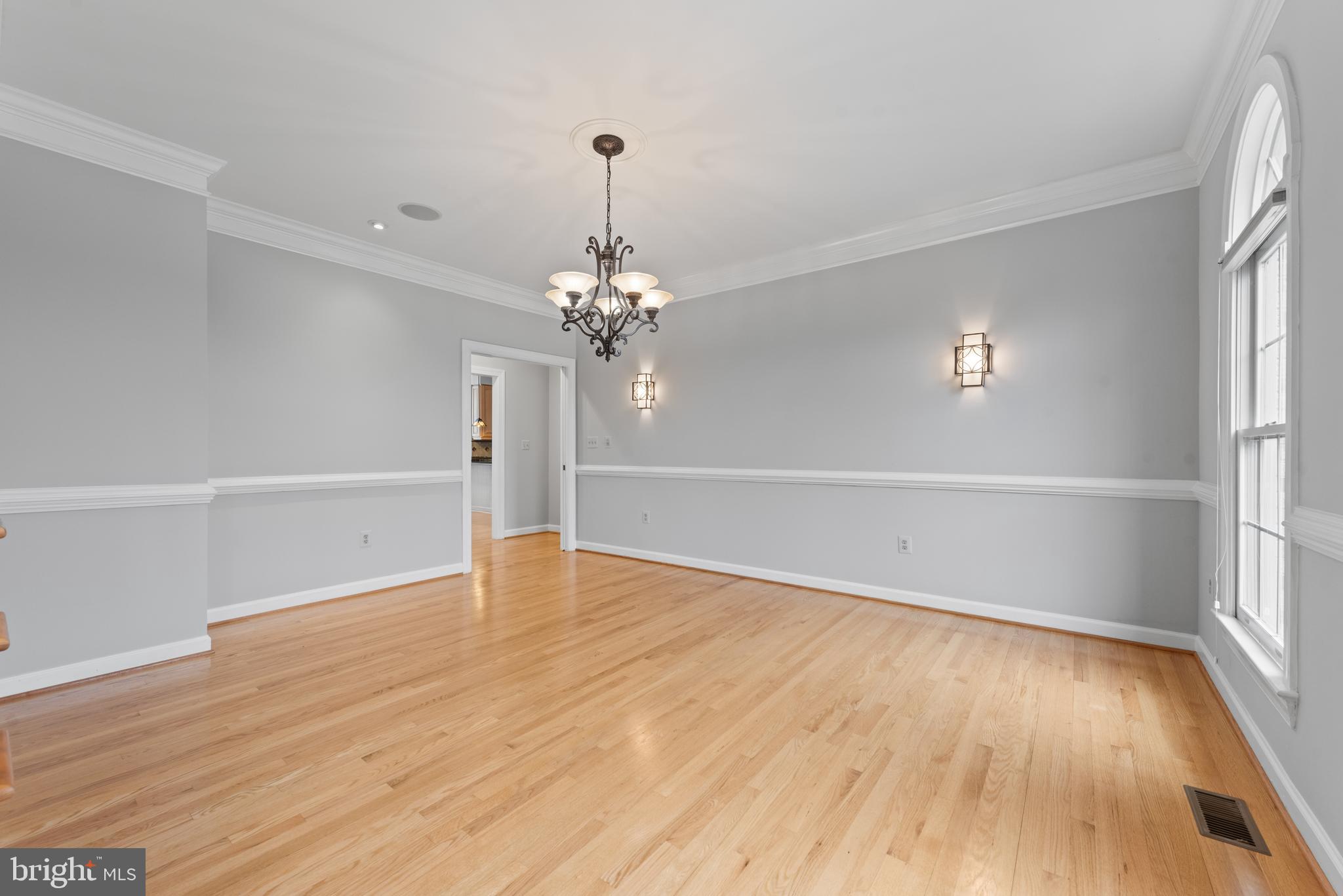 1605 LUPINE DEN COURT