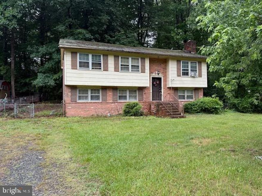 Excellent investment opportunity! This property is located in the Stoneybrook subdivision, very close to Spostsylvania Court House and the administration buildings.  Priced to sell, and ideal flip!