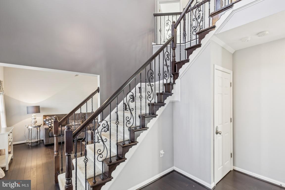 STONEWALL MANOR - Residential