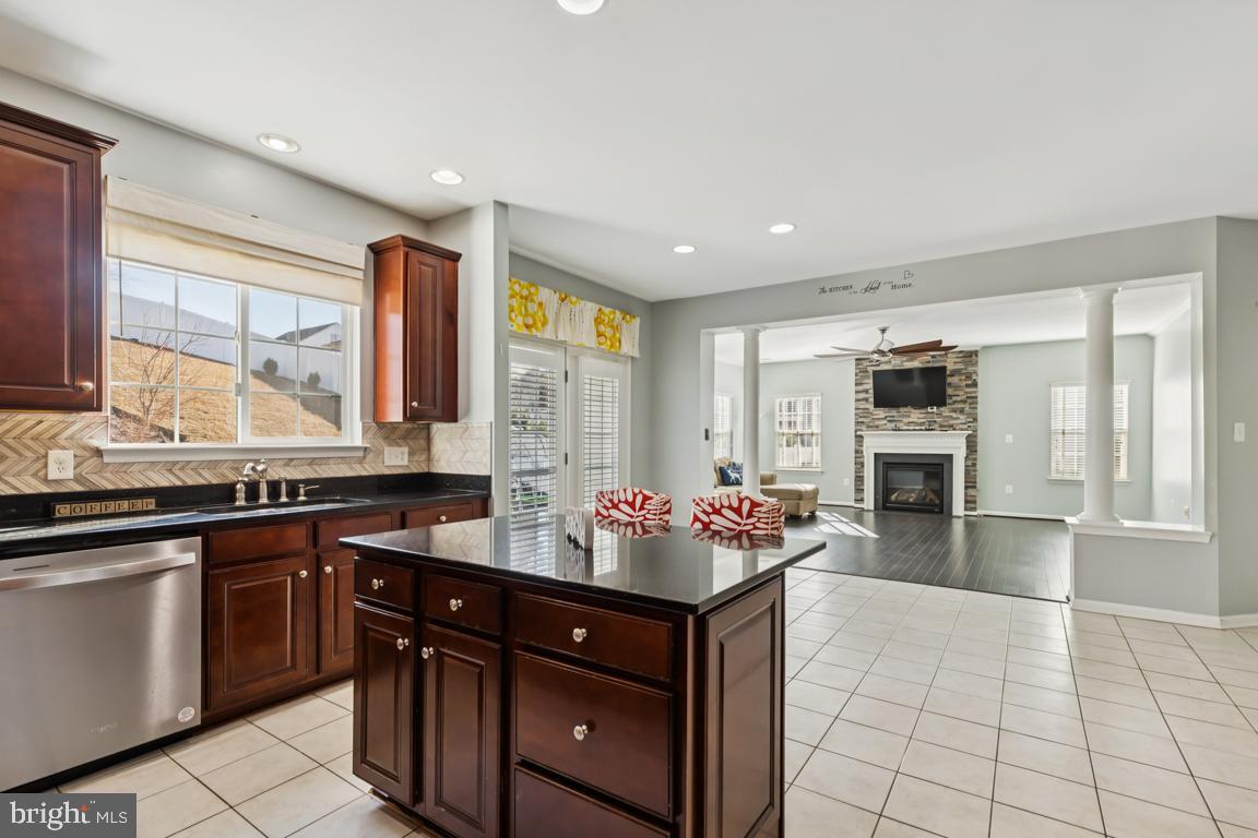 STONEWALL MANOR - Residential