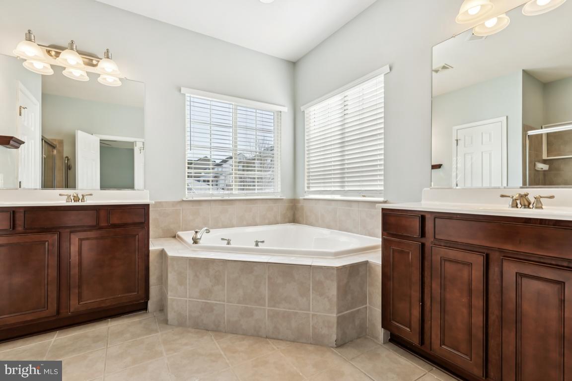 STONEWALL MANOR - Residential