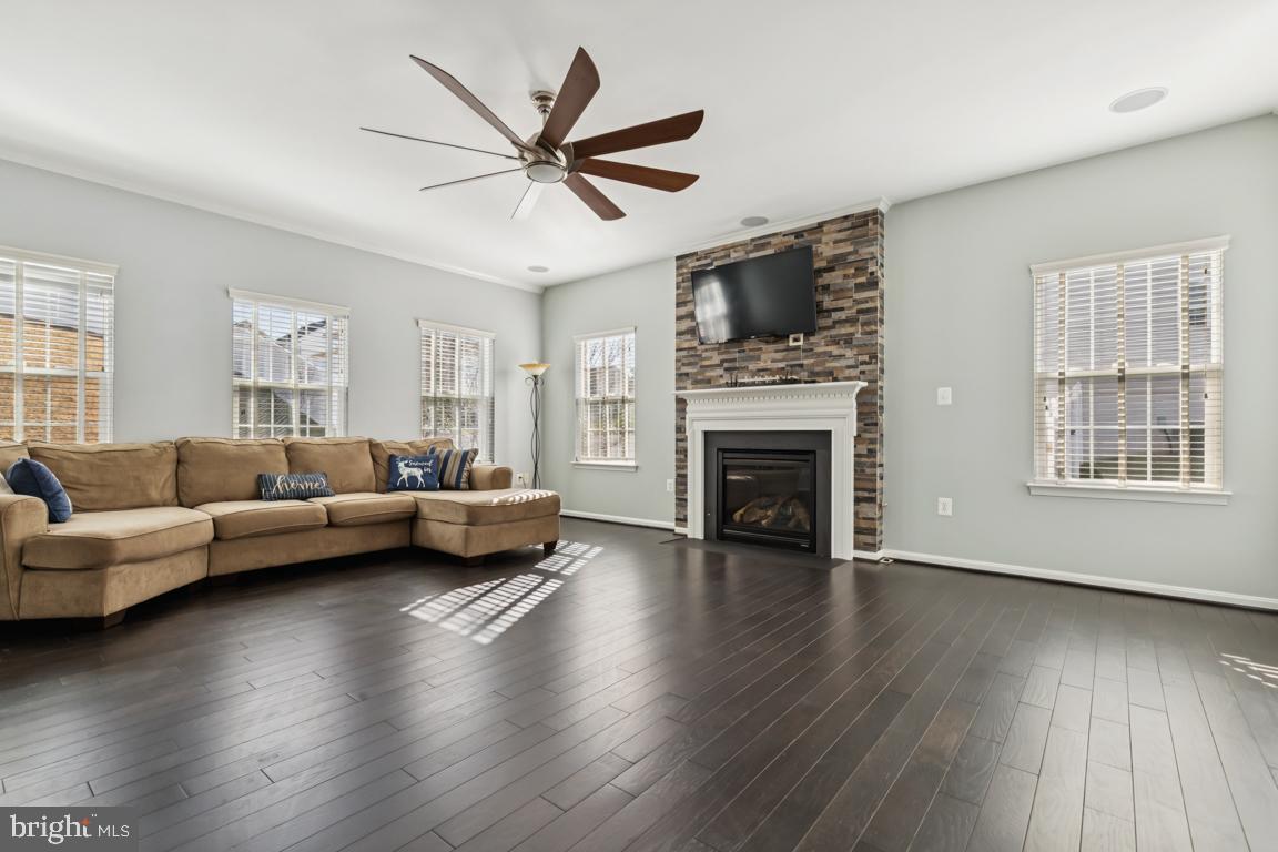 STONEWALL MANOR - Residential