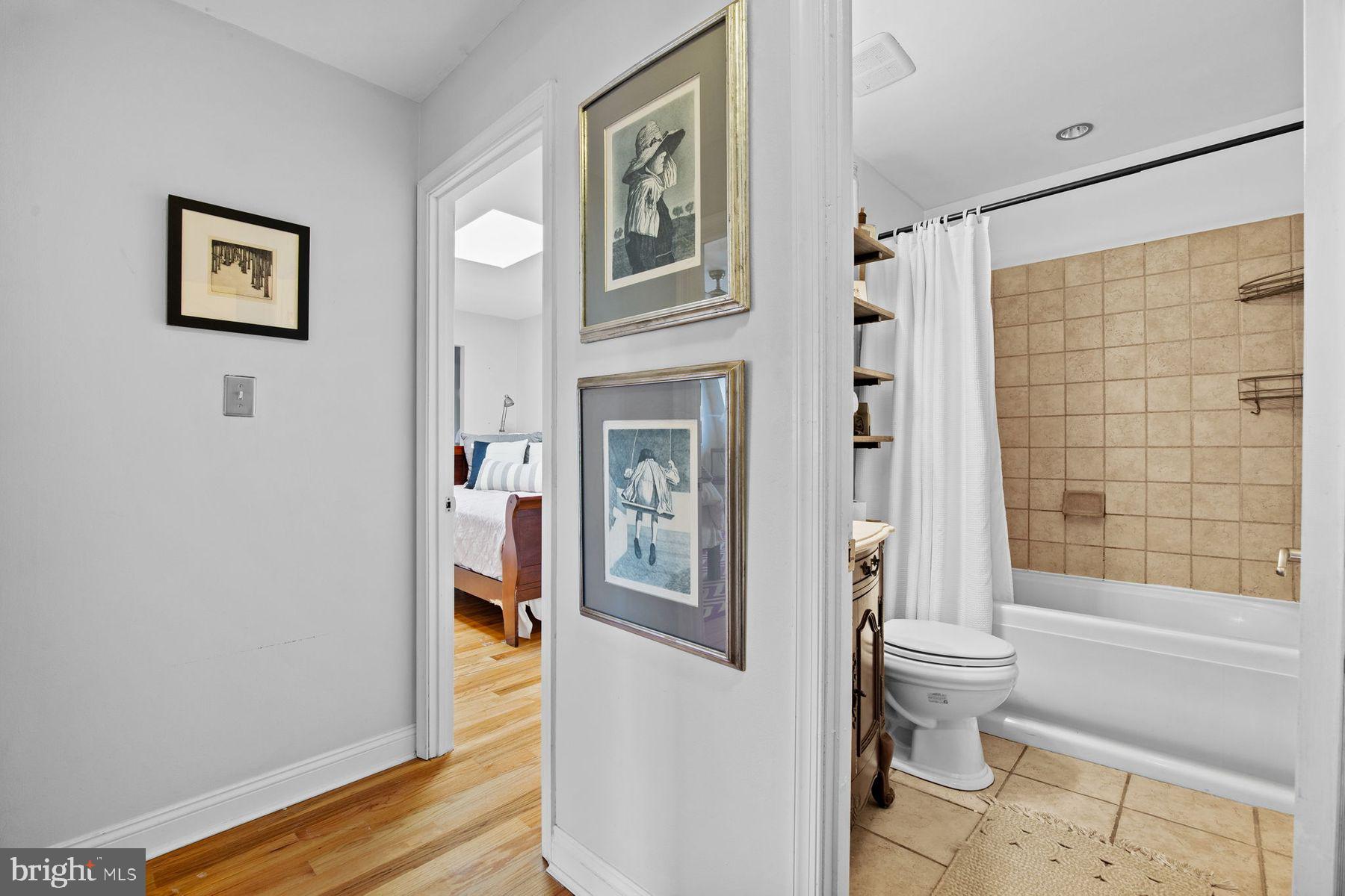 QUEEN VILLAGE - Residential